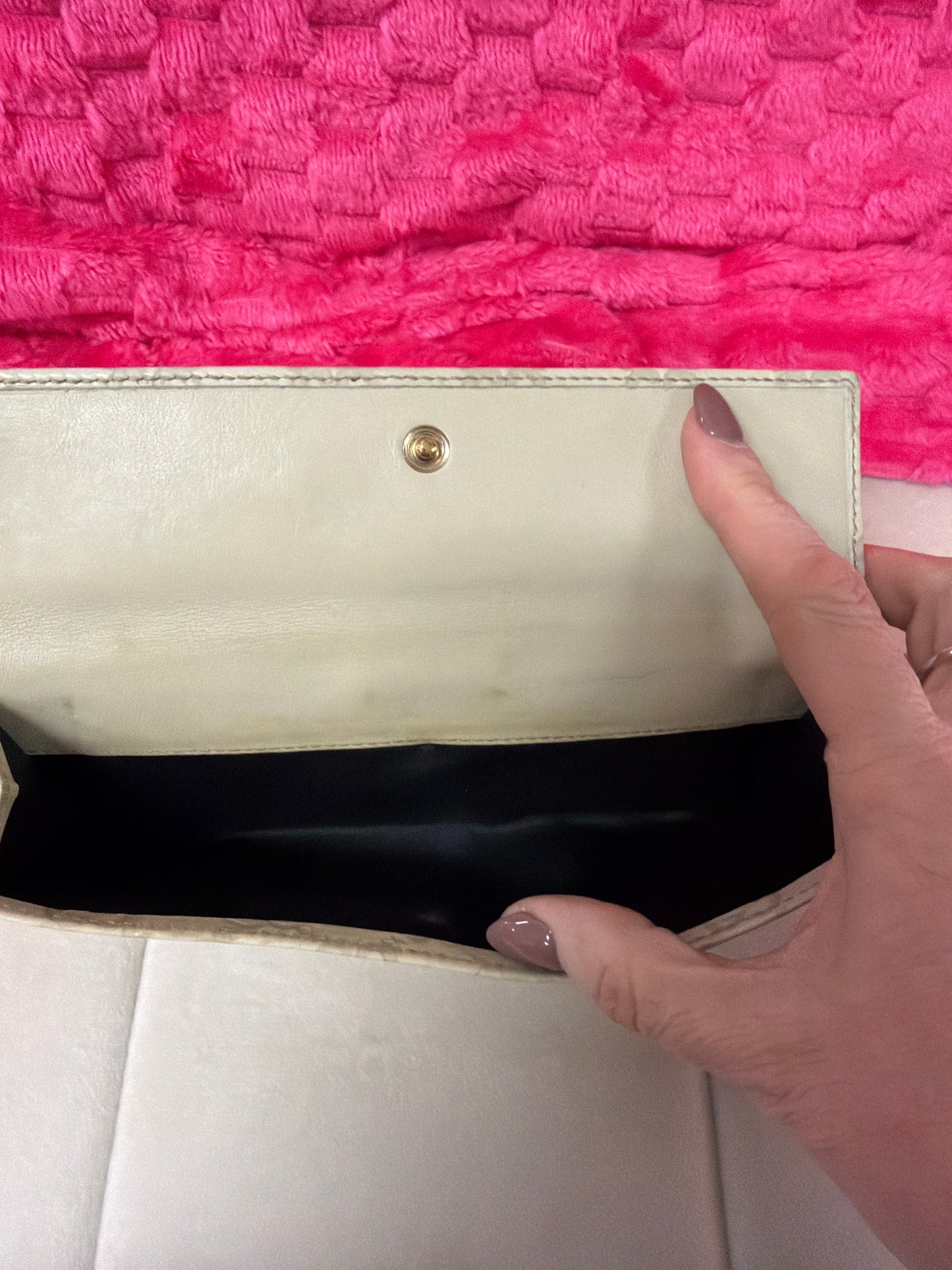 Pre-Loved Gucci Leather Wallet off white #207