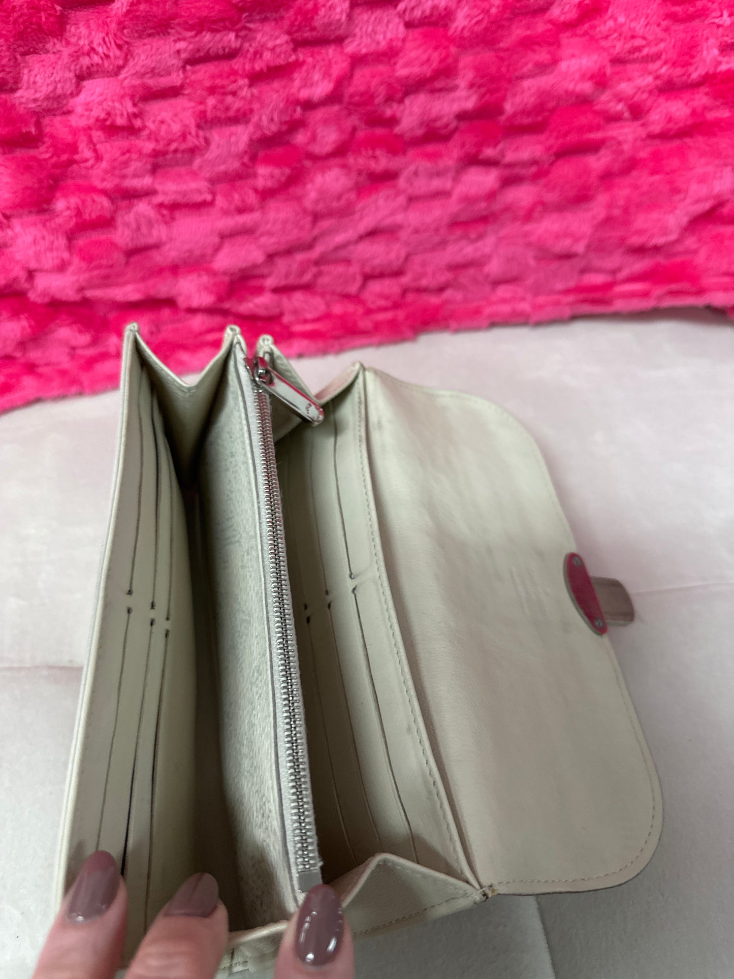 Pre-loved LV Mahina Wallet cream #186