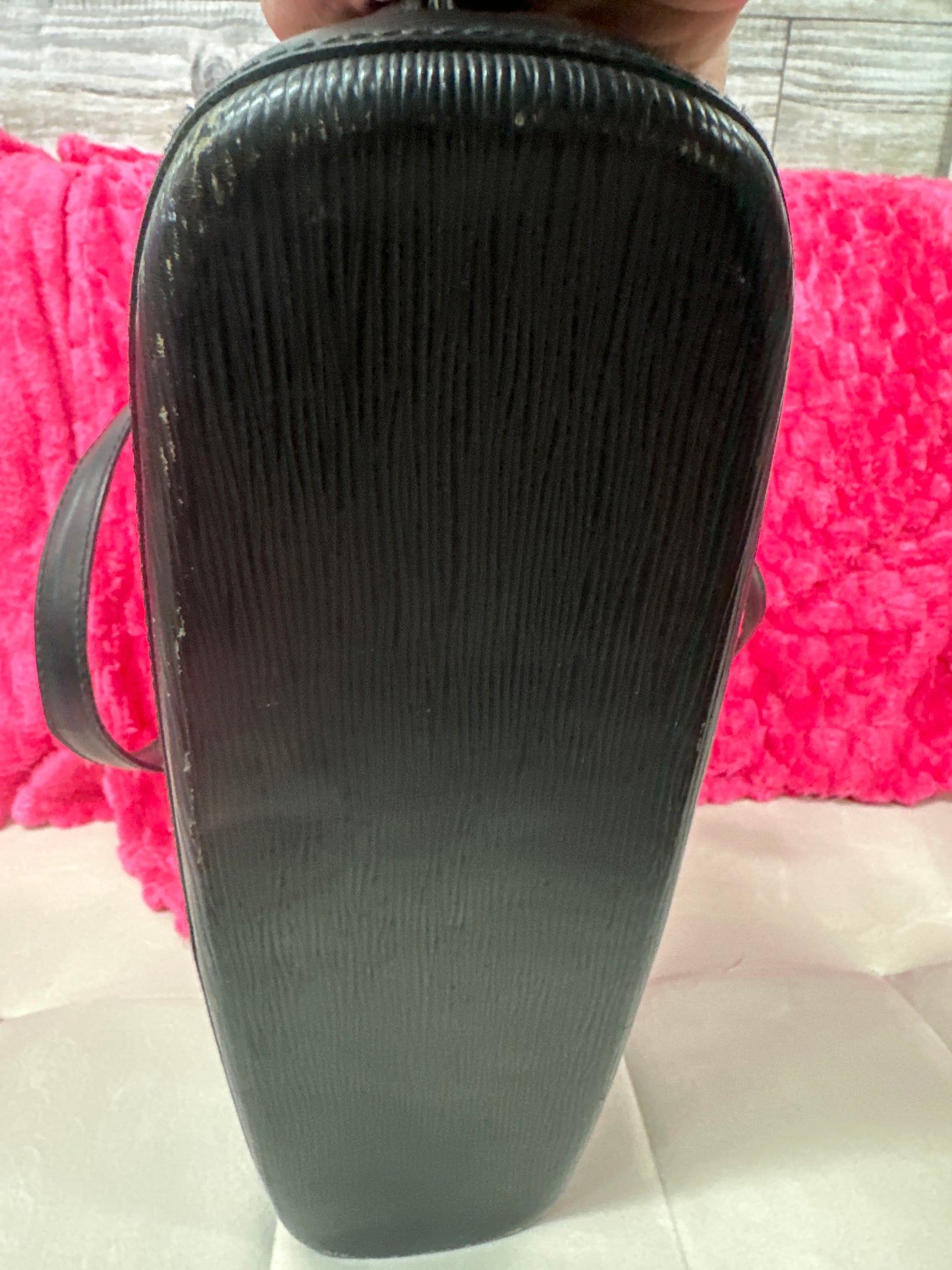 Pre-loved LV Epi Lussac #188