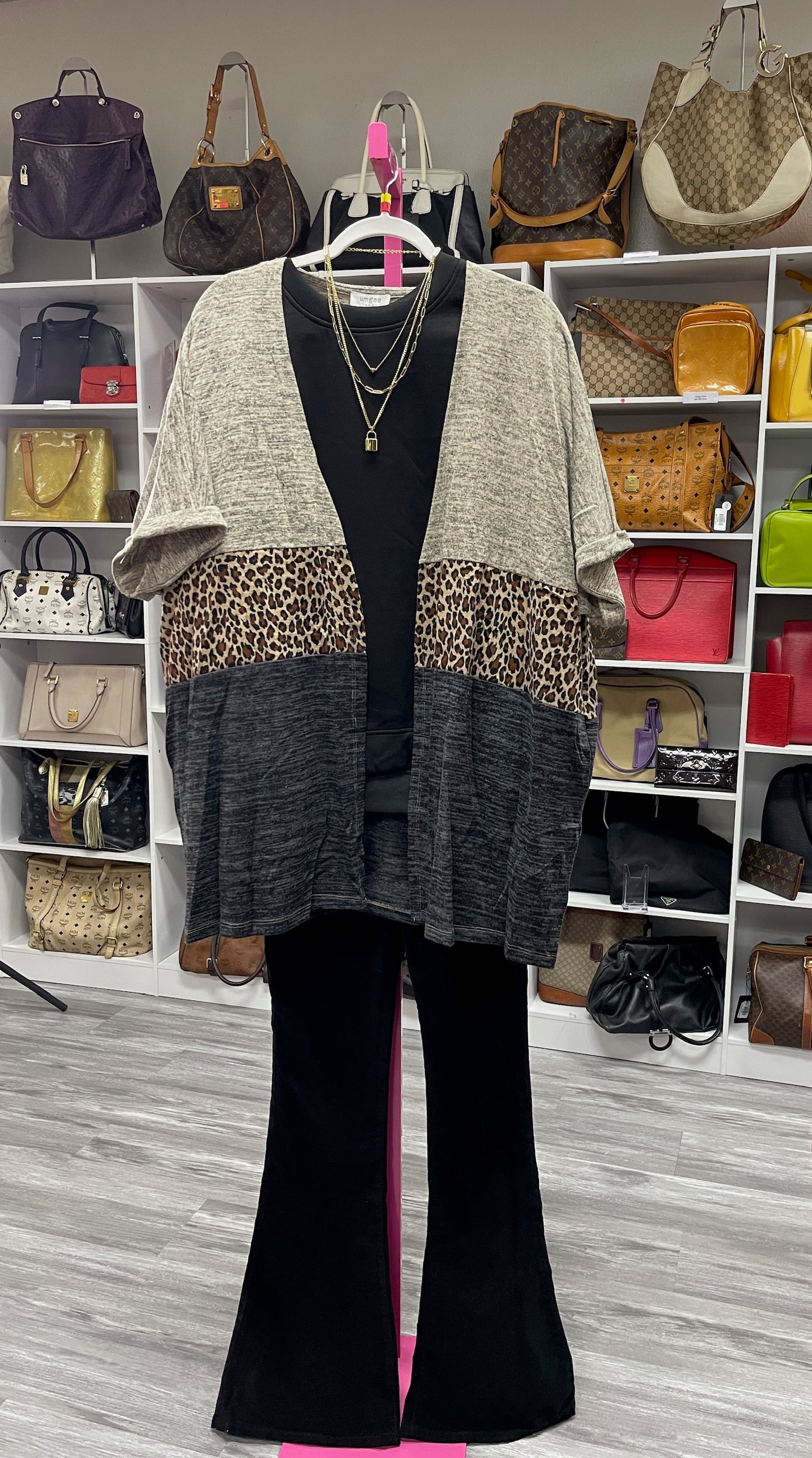 Short sleeve and animal print kimono w pockets Umgee