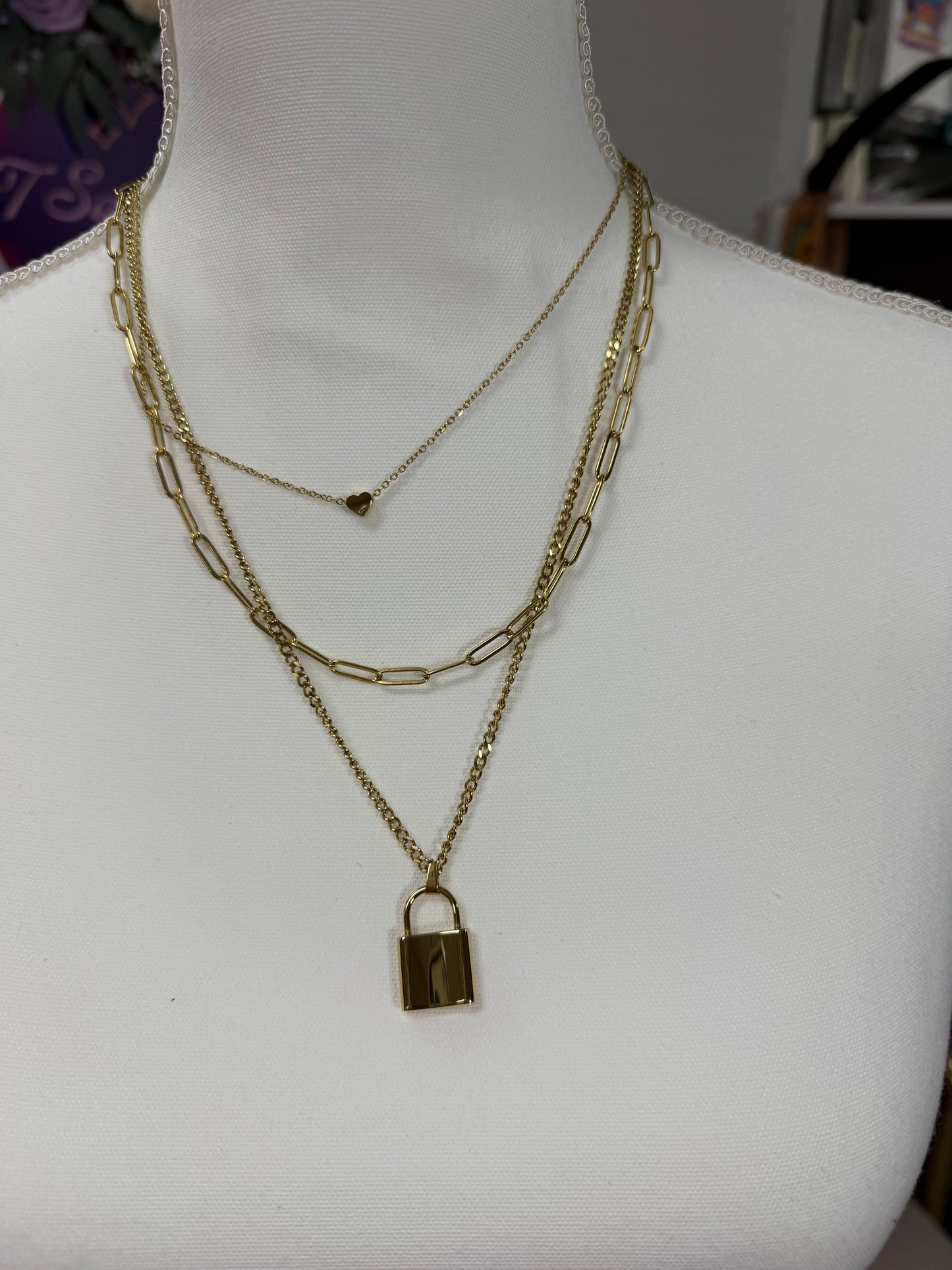 18K no tarnish chain necklace w lock