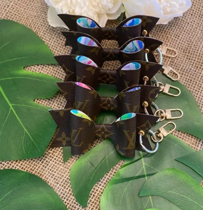 Upcylced bow keychain
