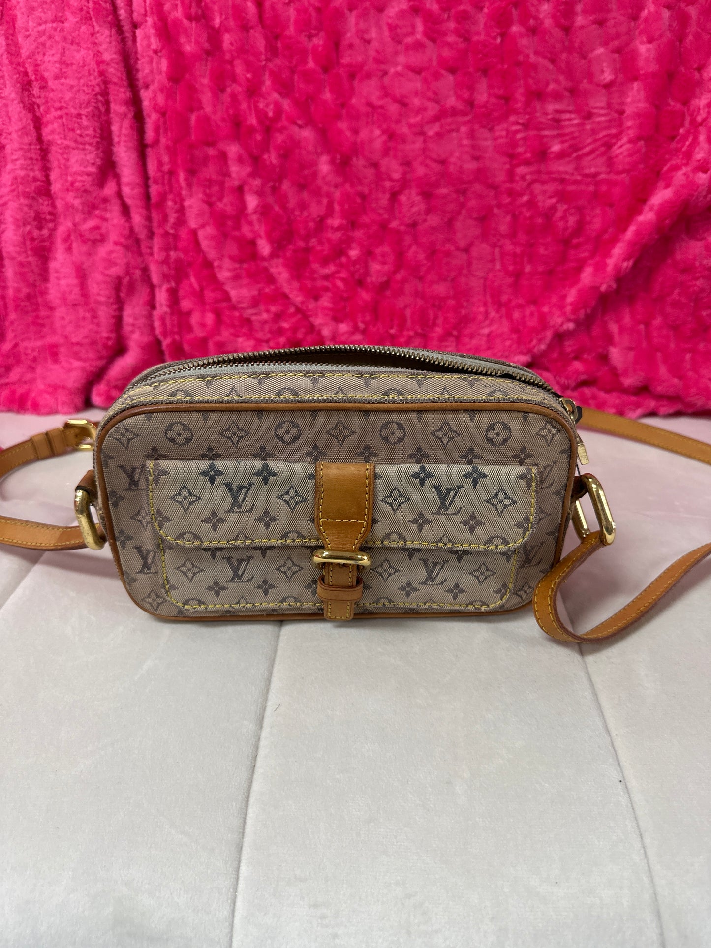 LV Mini Lyn crossbody preloved #138 cleaned prof