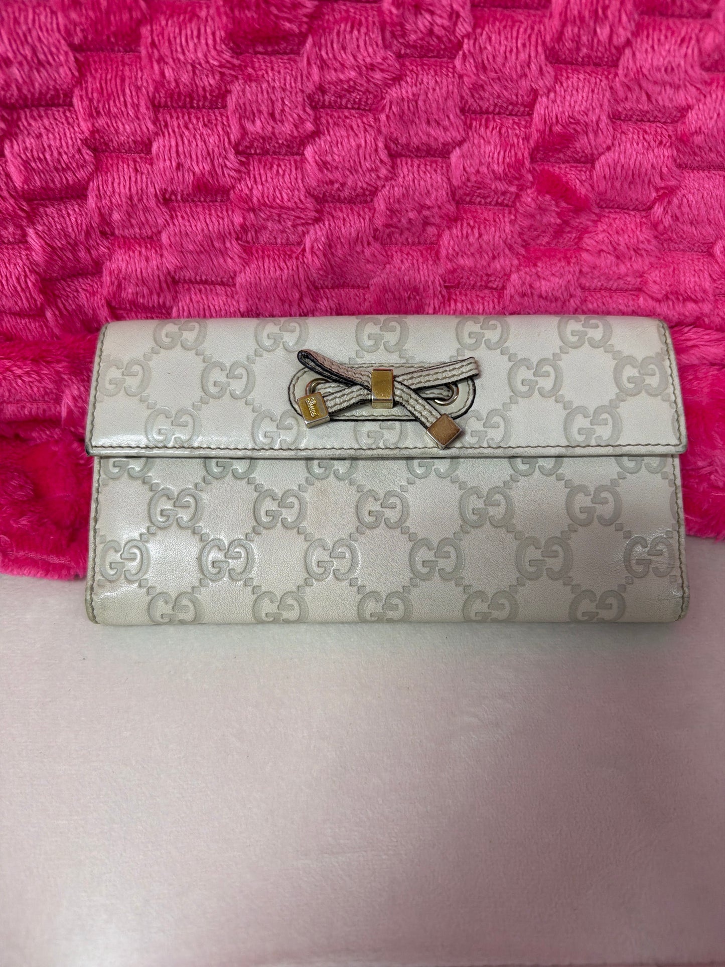 Pre-Loved Gucci Leather Wallet off white #207