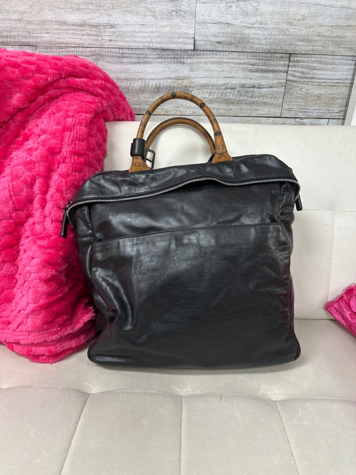 MCM Black lg w top handle #87