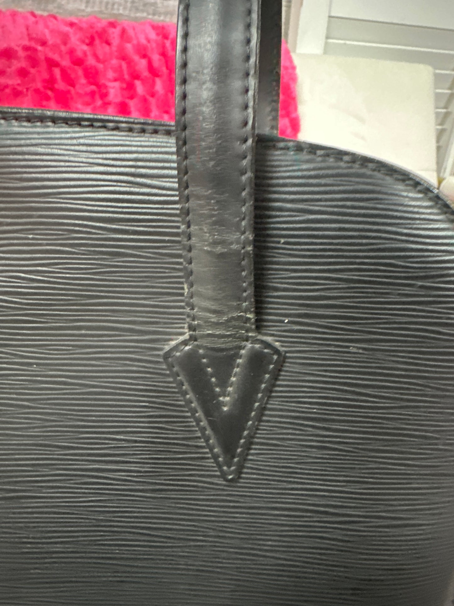 Pre-loved LV Epi Lussac #188