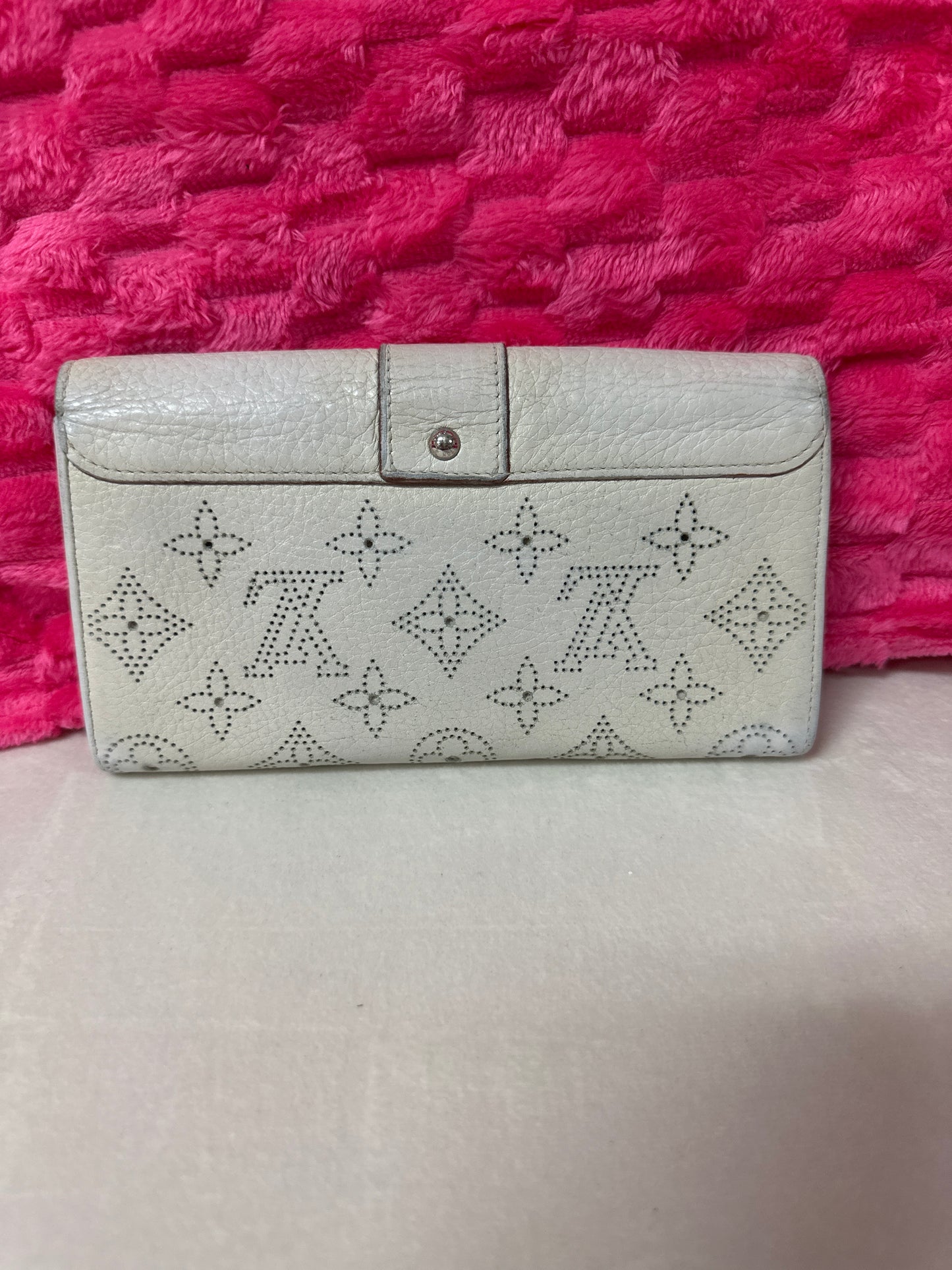 Pre-loved LV Mahina Wallet cream #186