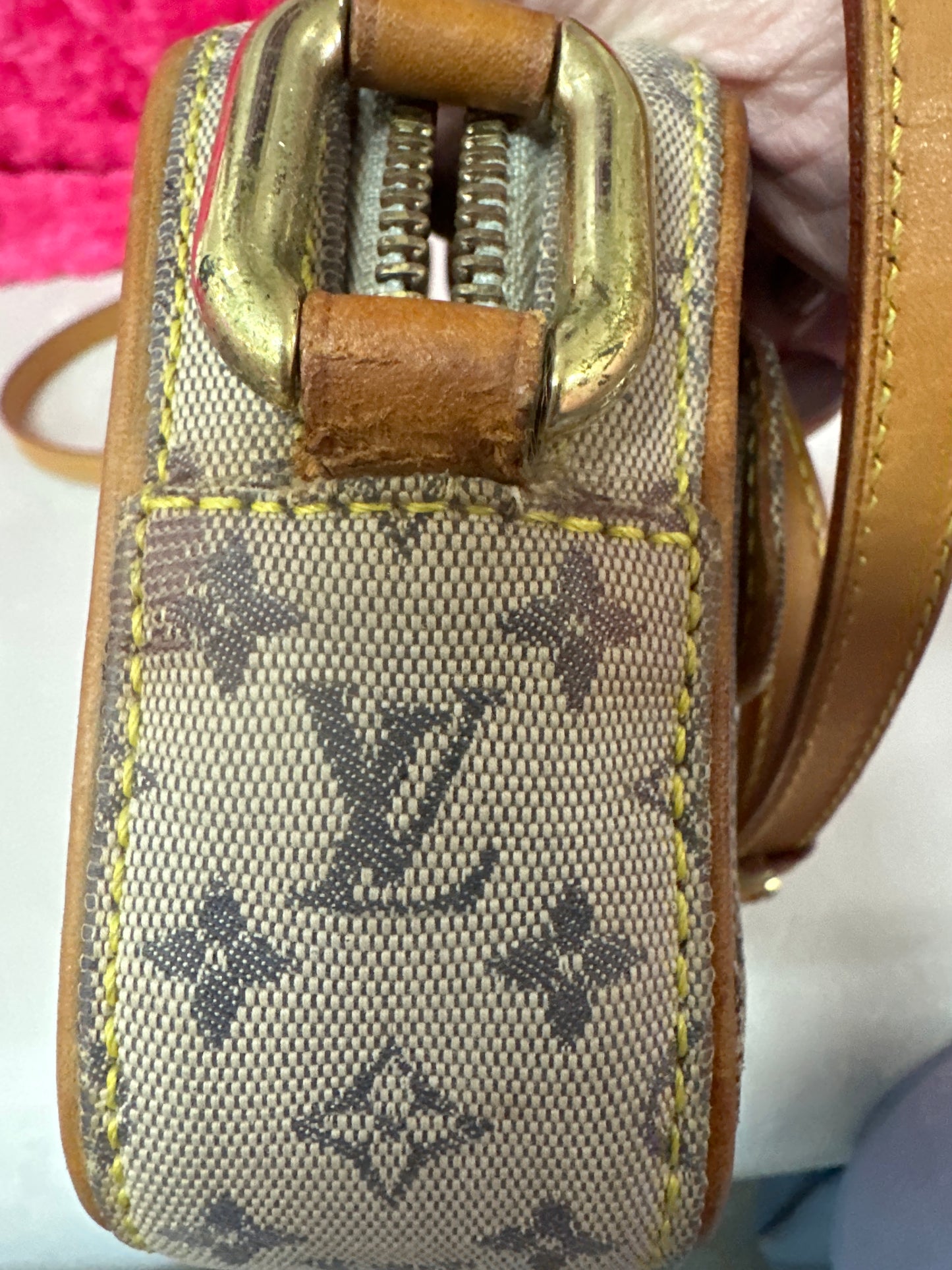 LV Mini Lyn crossbody preloved #138 cleaned prof