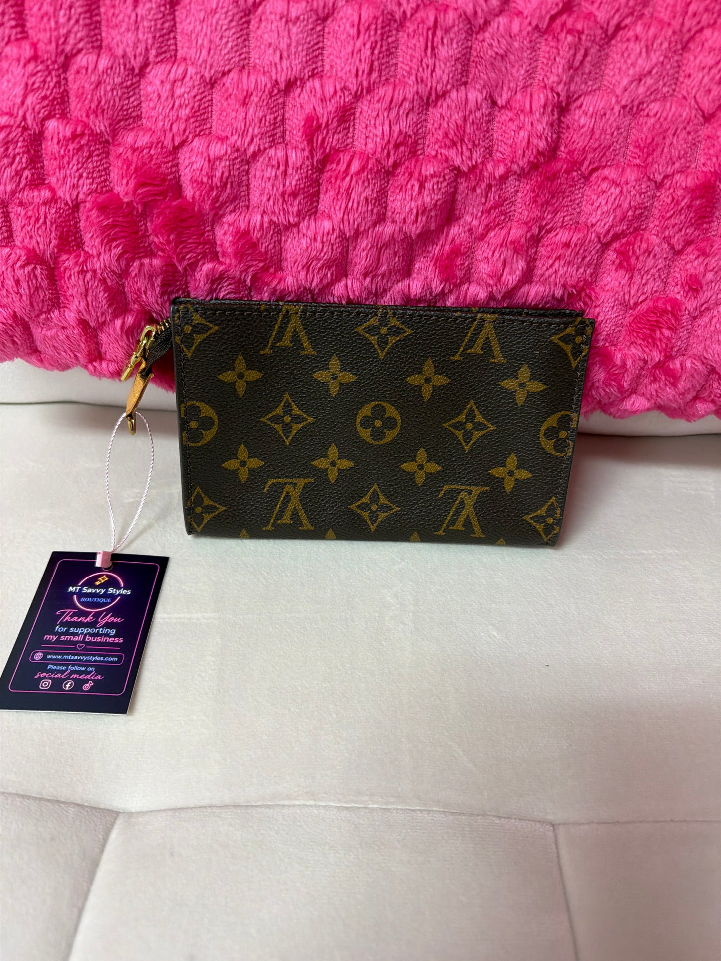 Pre Loved LV bucket pouch #230