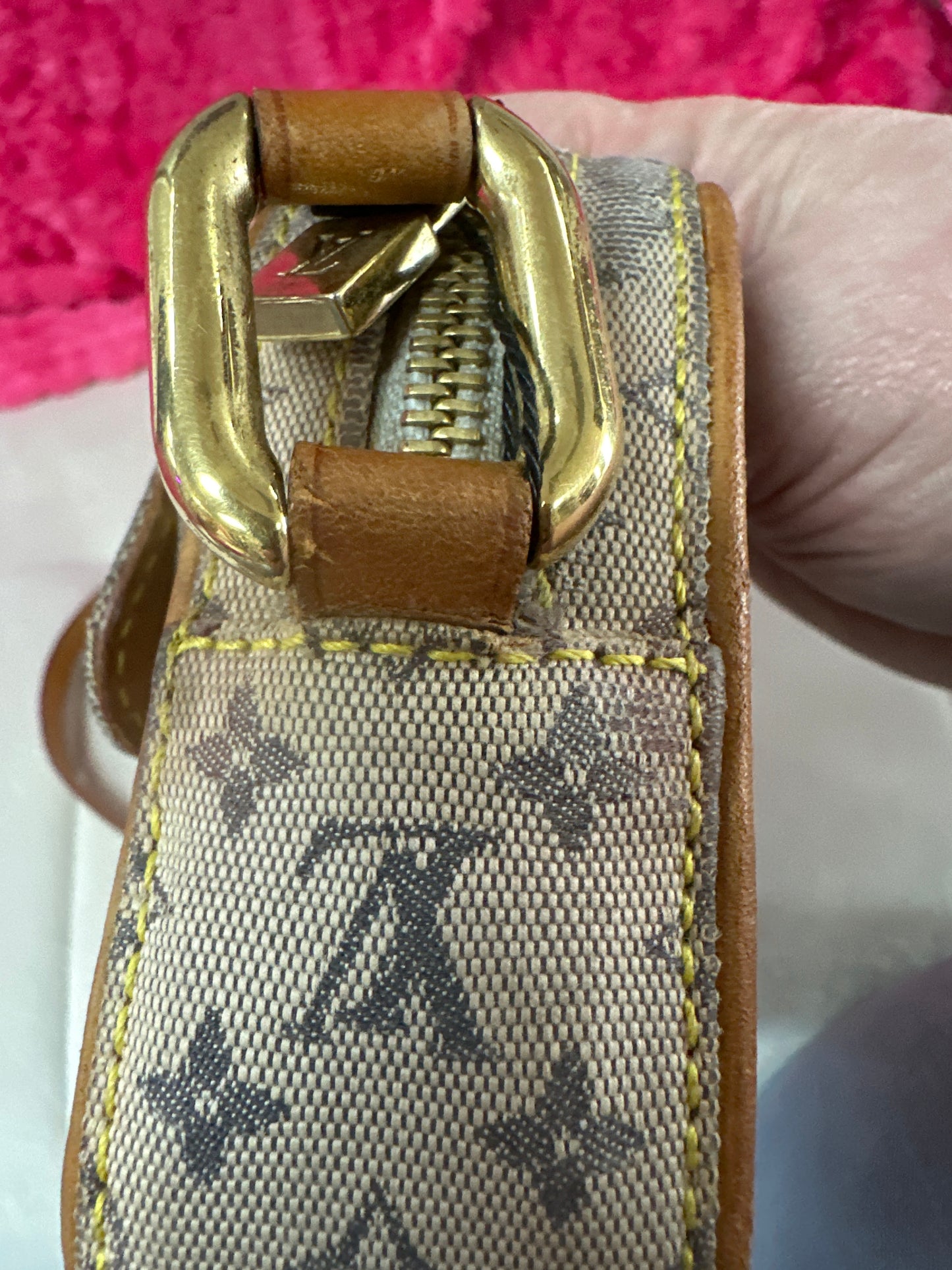 LV Mini Lyn crossbody preloved #138 cleaned prof