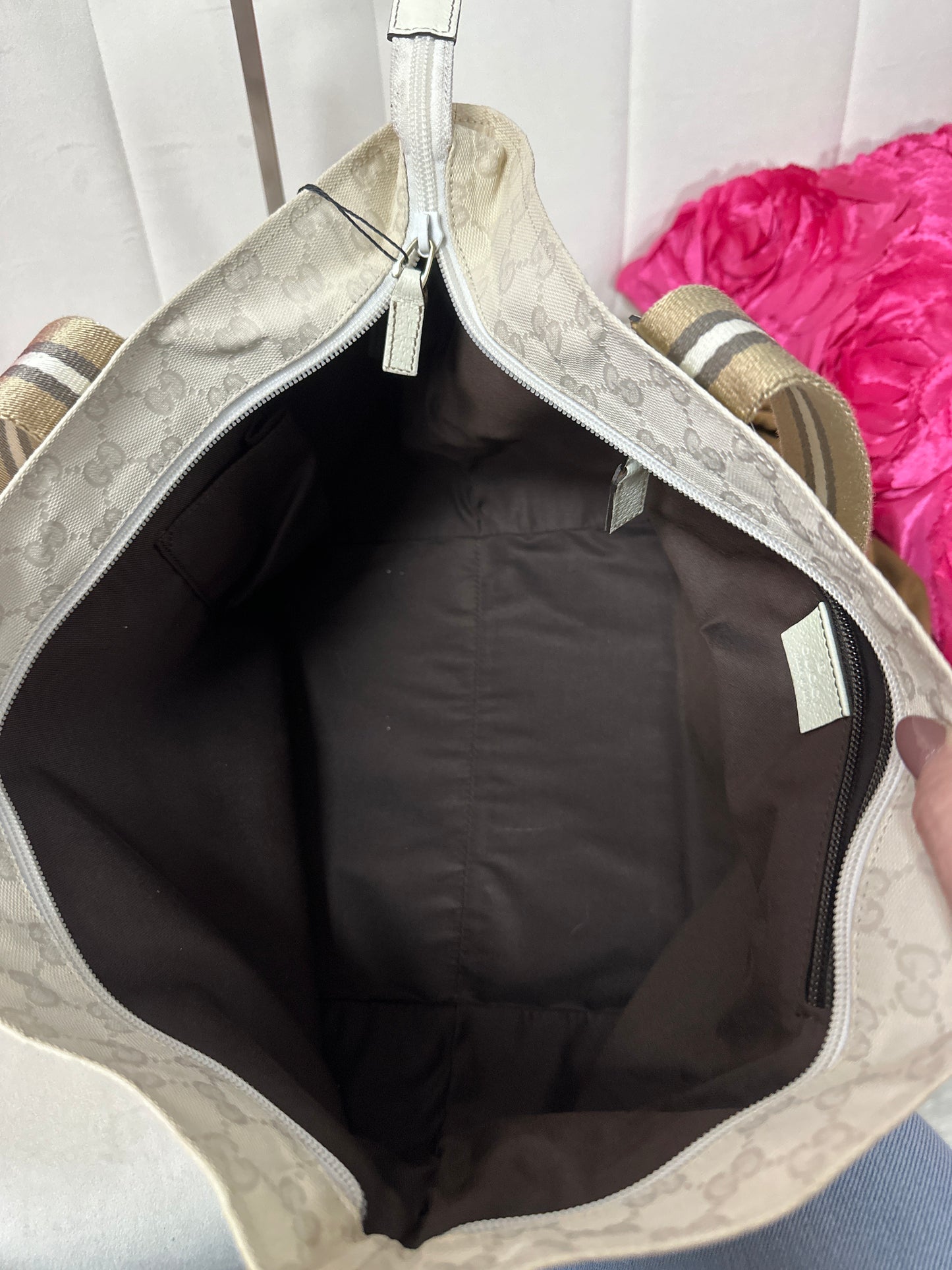 Pre Loved Gucci Cream #32