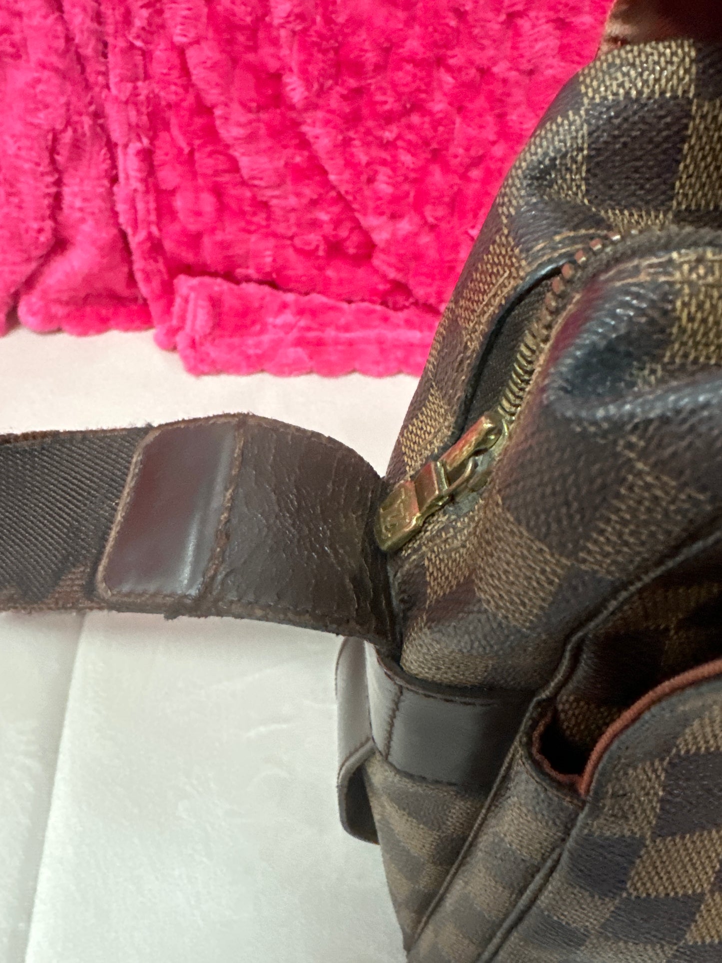 LV Damier messenger bag preloved #144