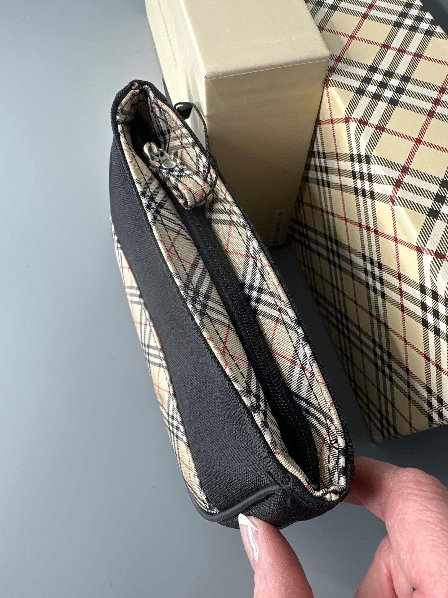 pre loved Burberry pouch #164