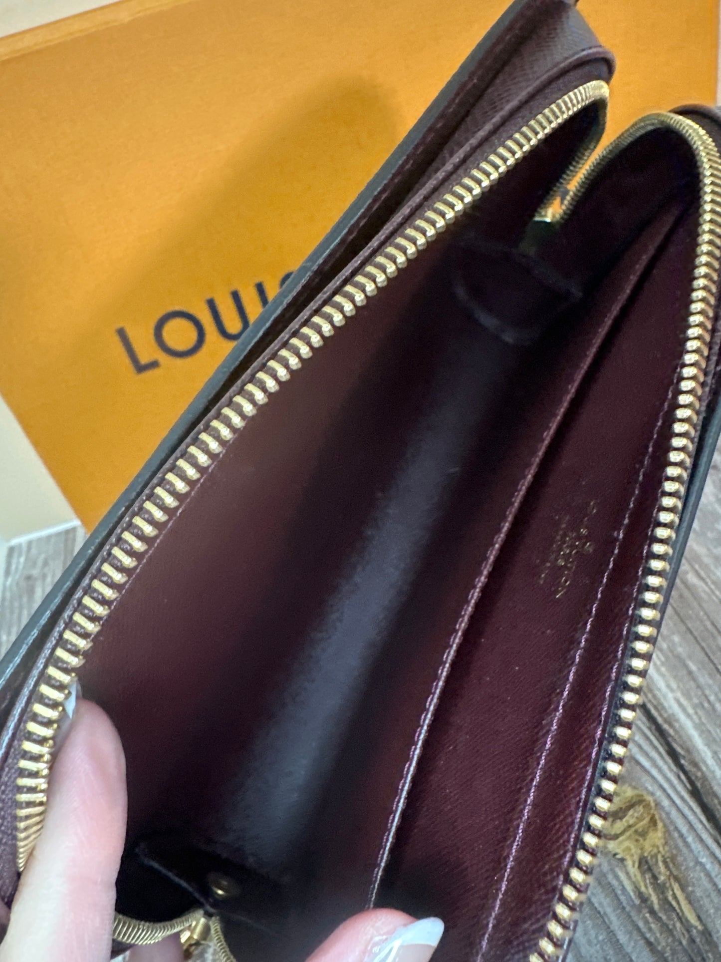Pre loved LV Tagia burgundy clutch #56