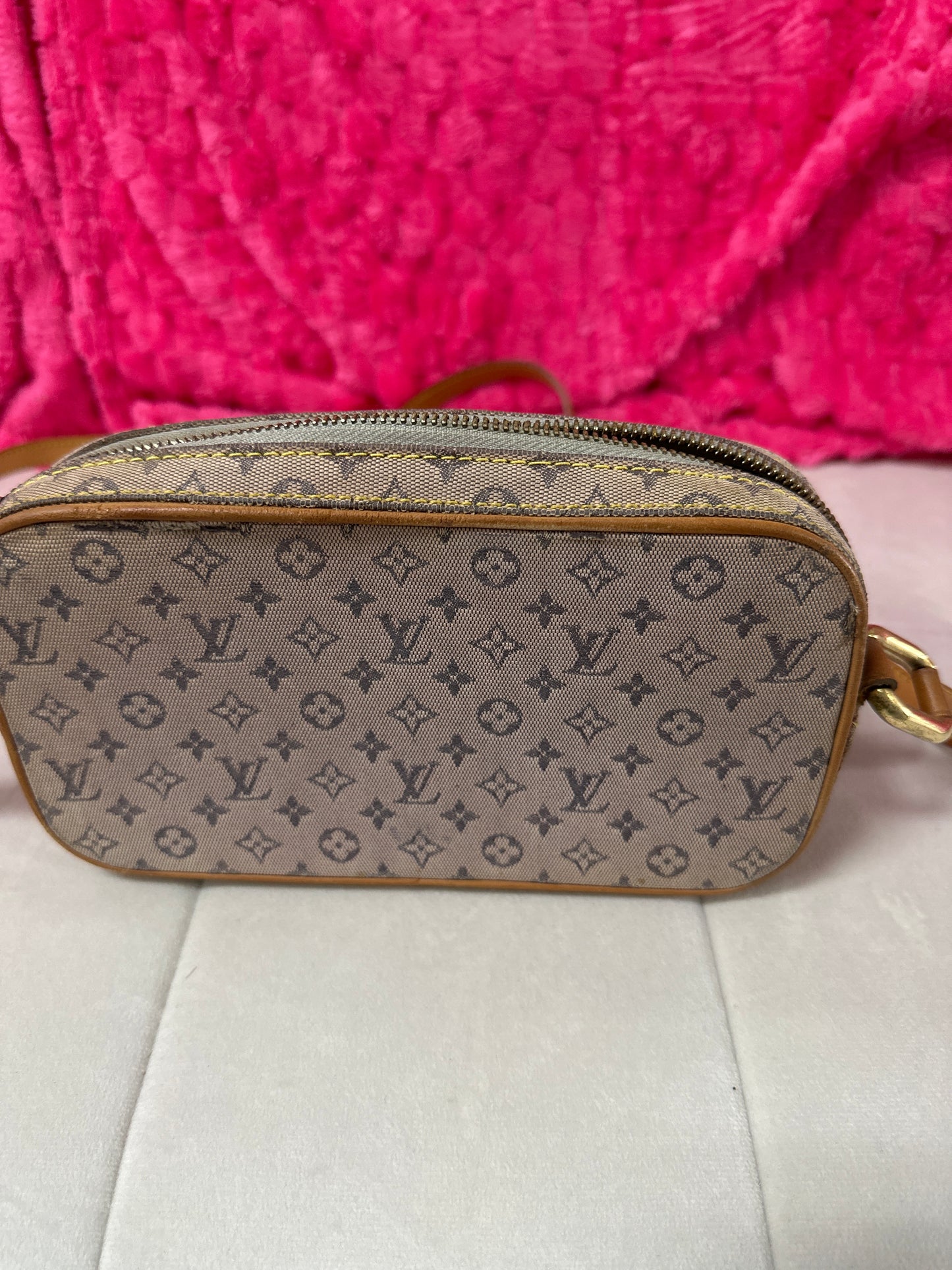 LV Mini Lyn crossbody preloved #138 cleaned prof