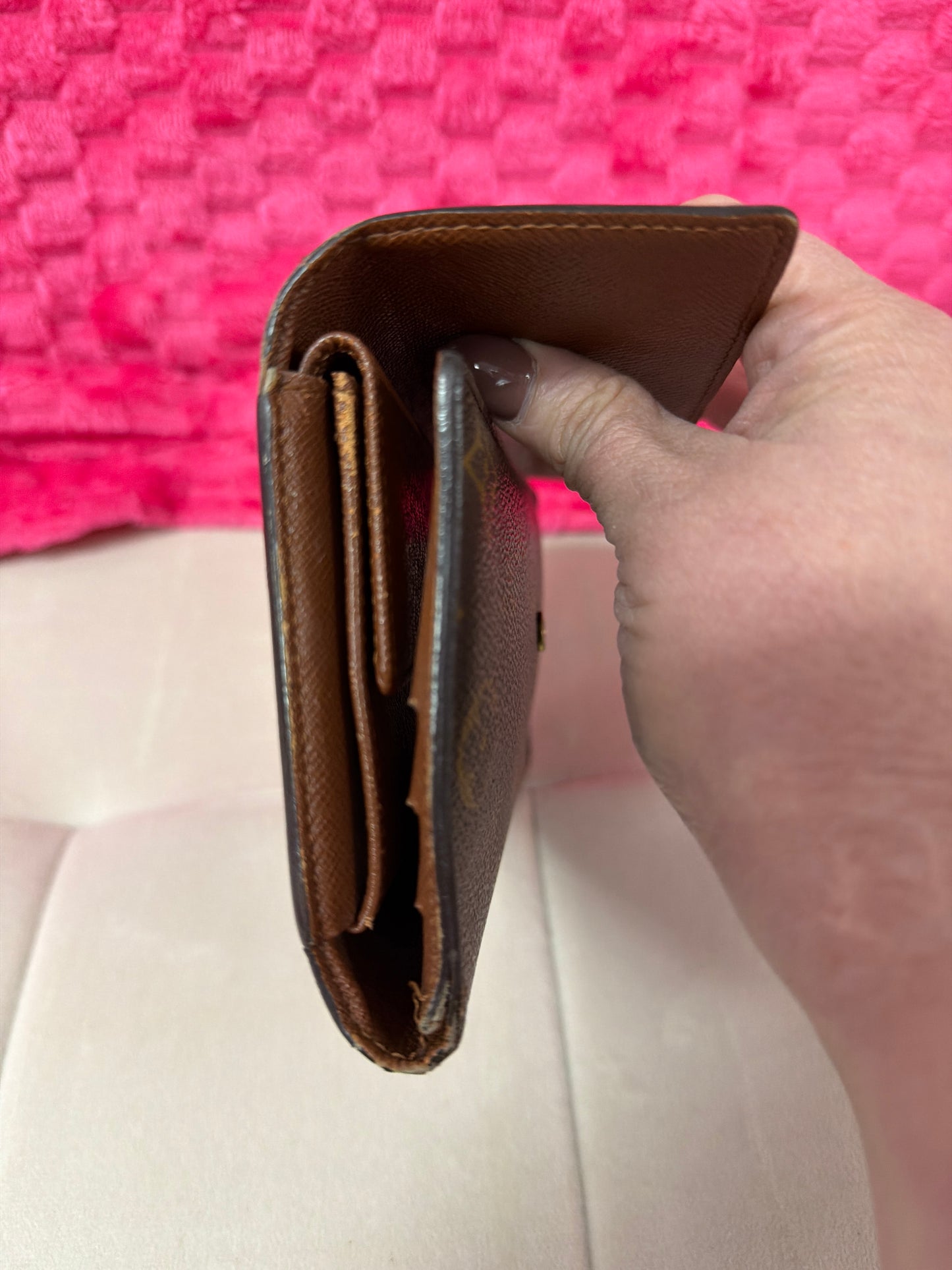 Pre-Loved LV Sarah wallet #202