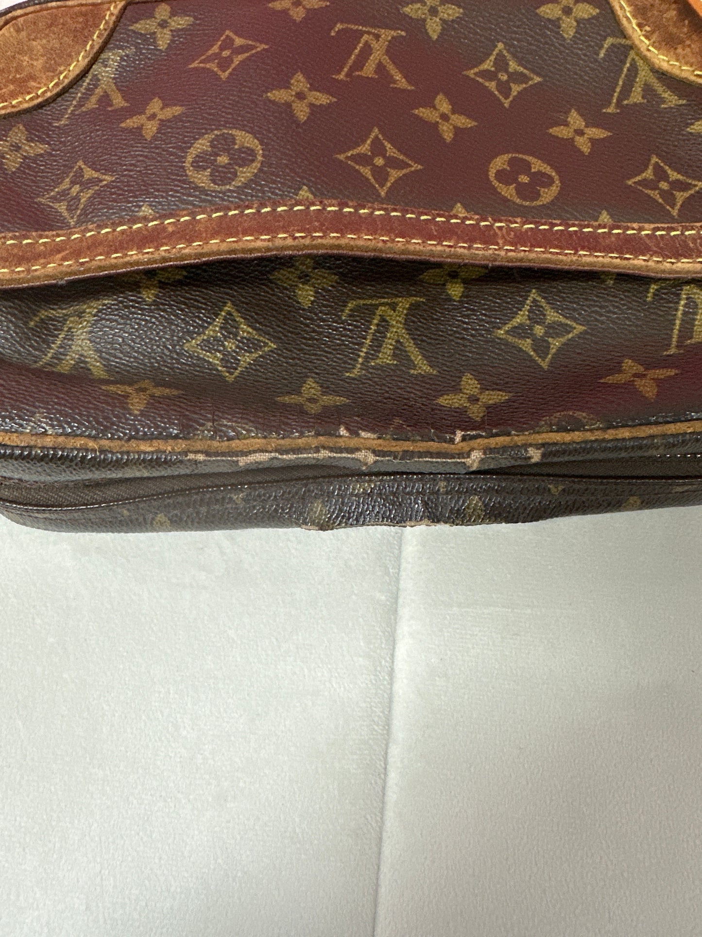 LV Crossbody Preloved #147