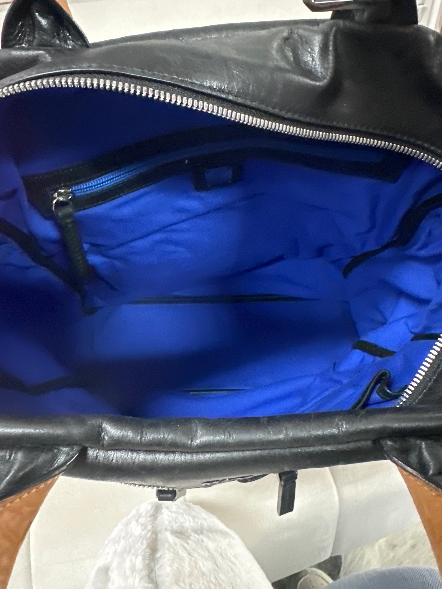MCM Black lg w top handle #87