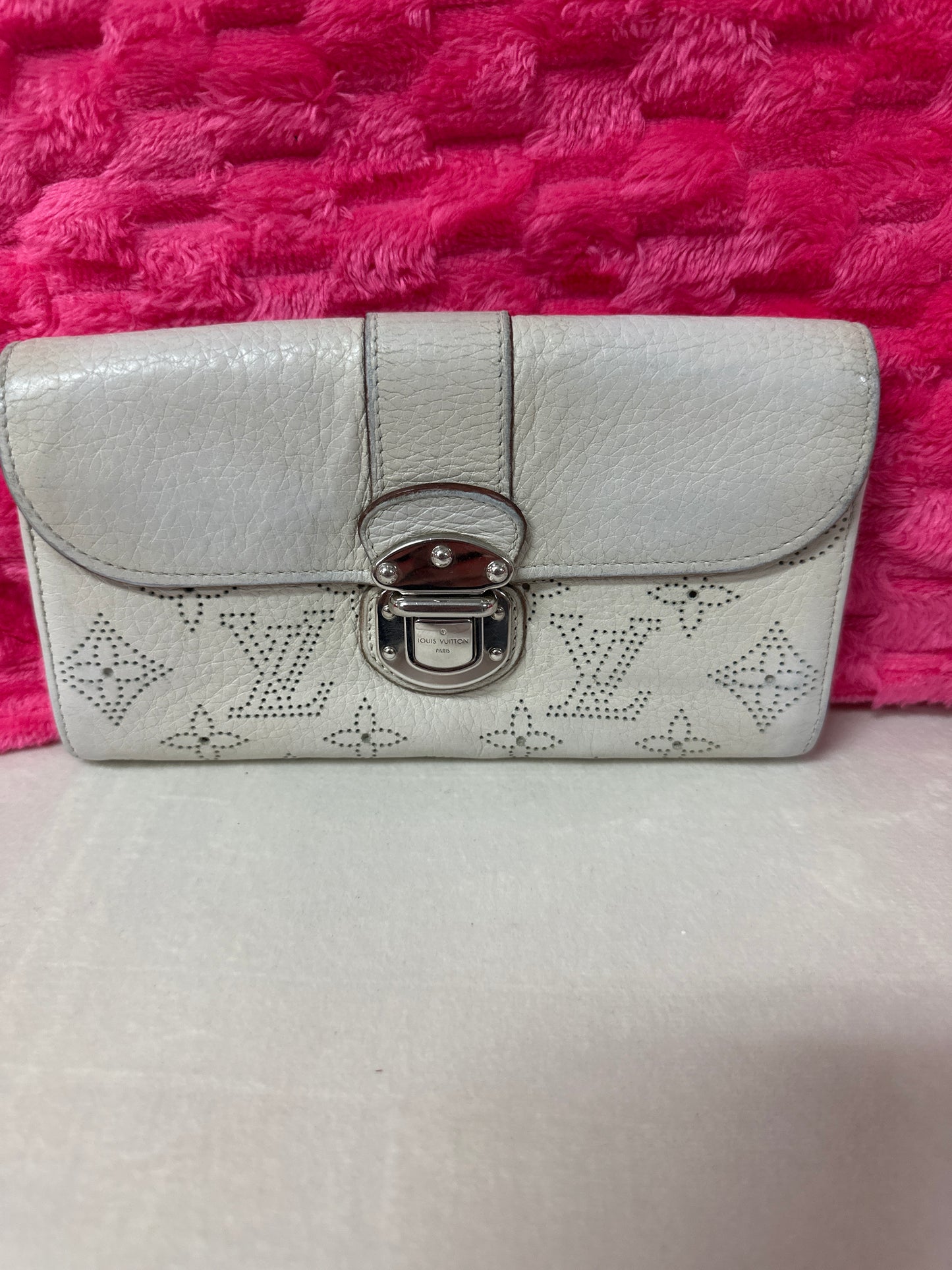 Pre-loved LV Mahina Wallet cream #186