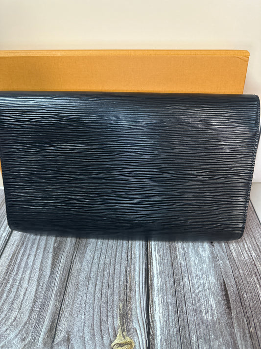 LV black epi clutch #92