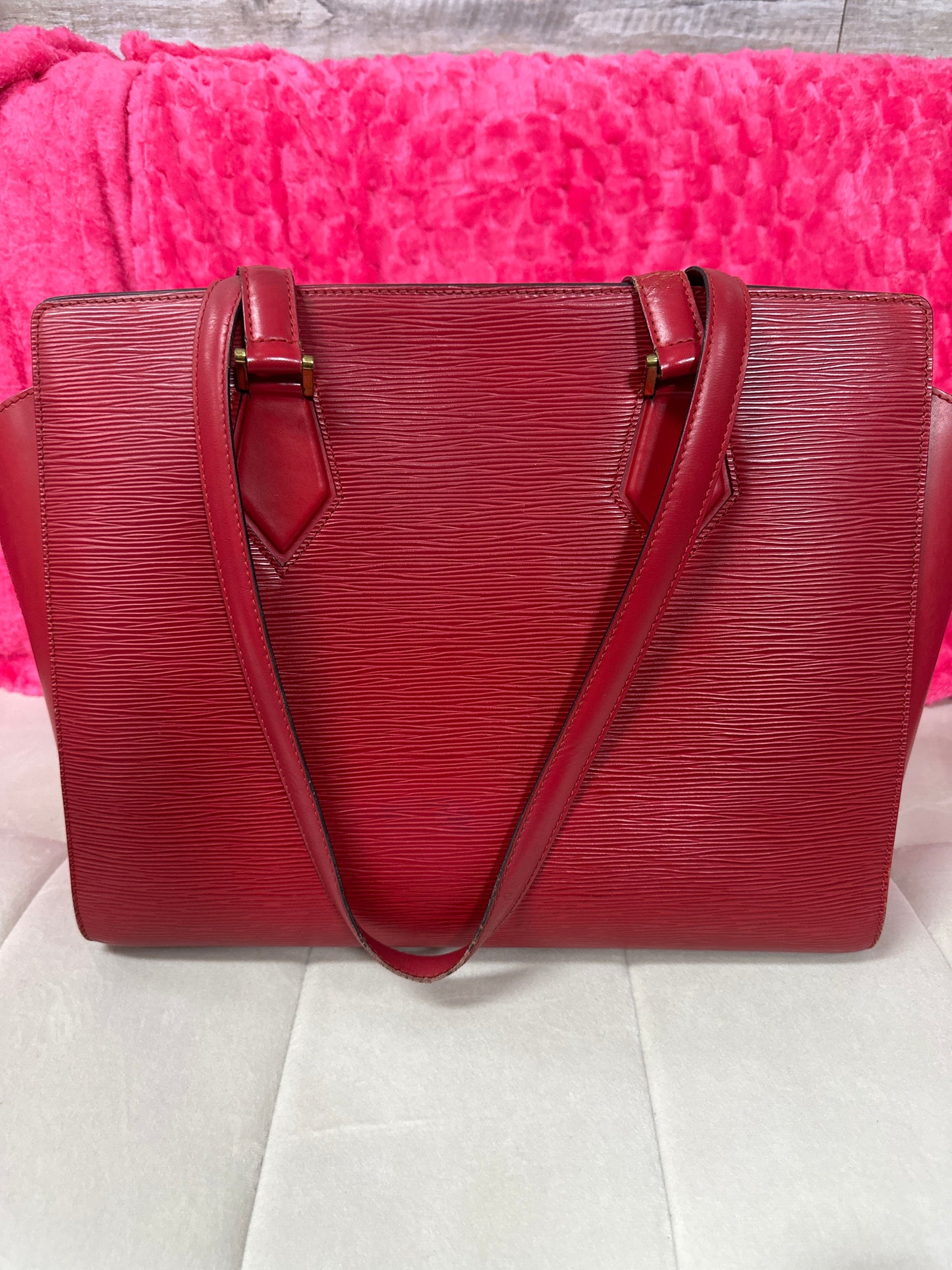 LV red epi deluxe preloved #130