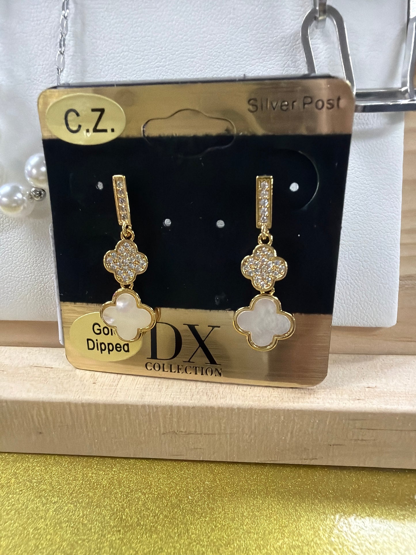 DX Collection Clover earrings