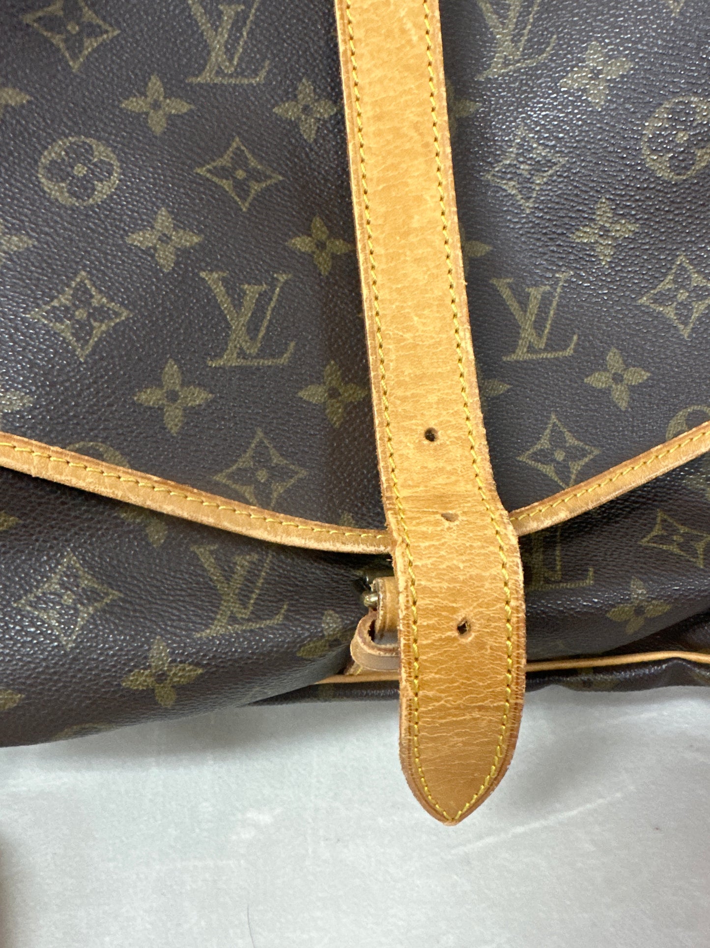 LV Saumur Vintage preloved #127