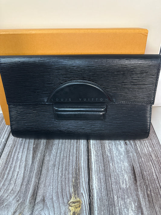 LV black epi clutch #92
