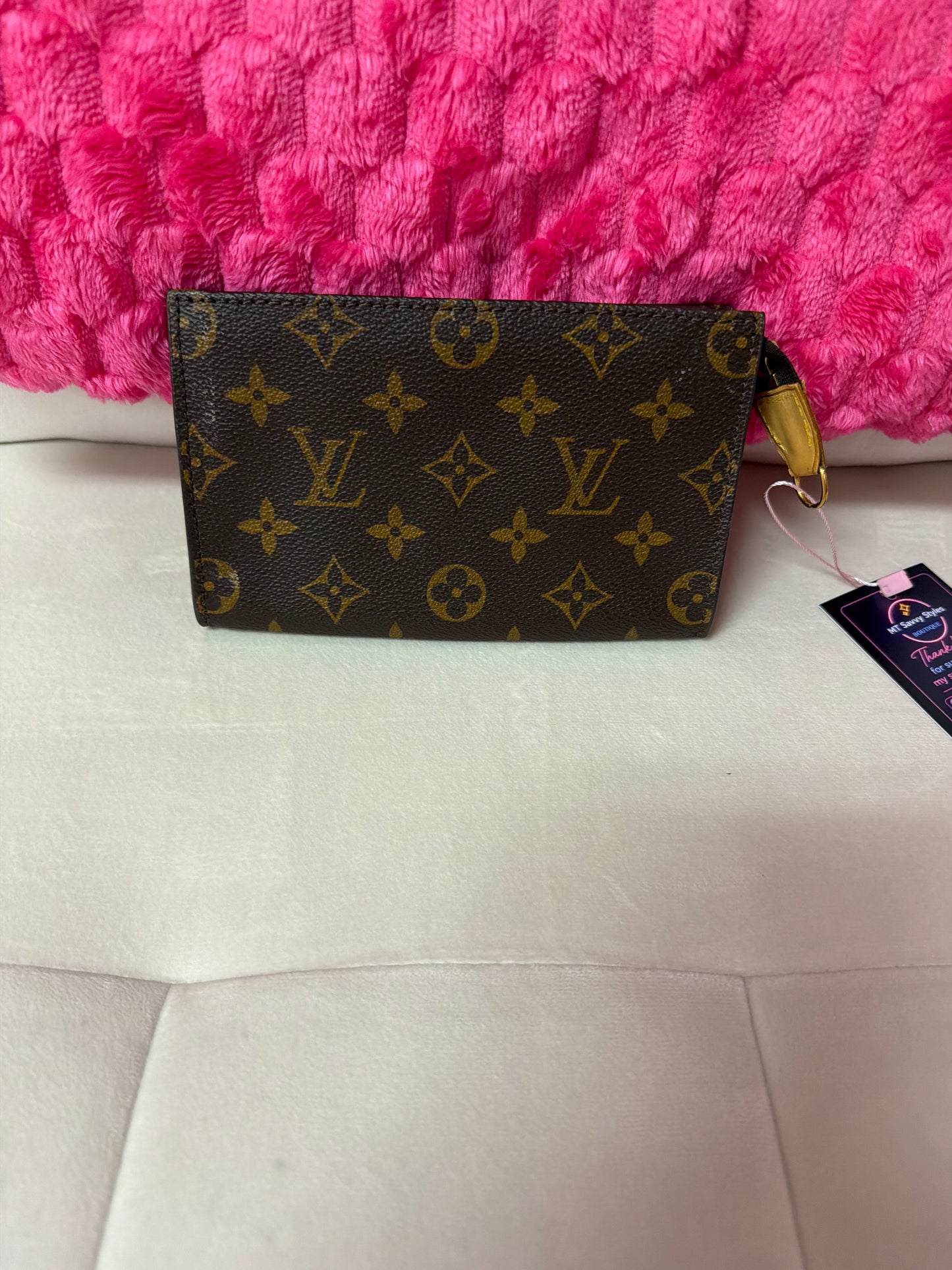 Pre Loved LV bucket pouch #230