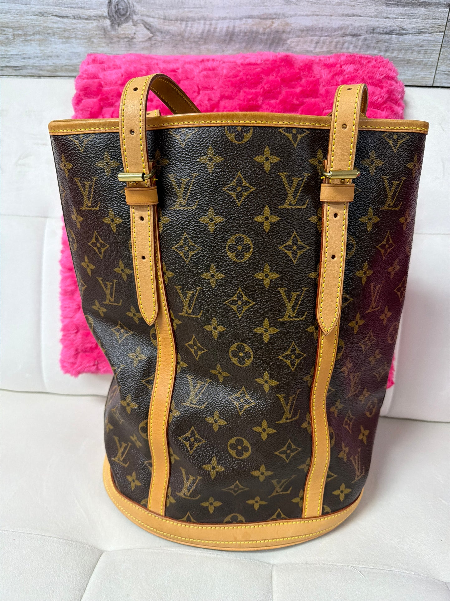 Pre Loved LV Bucket Bag GM #208