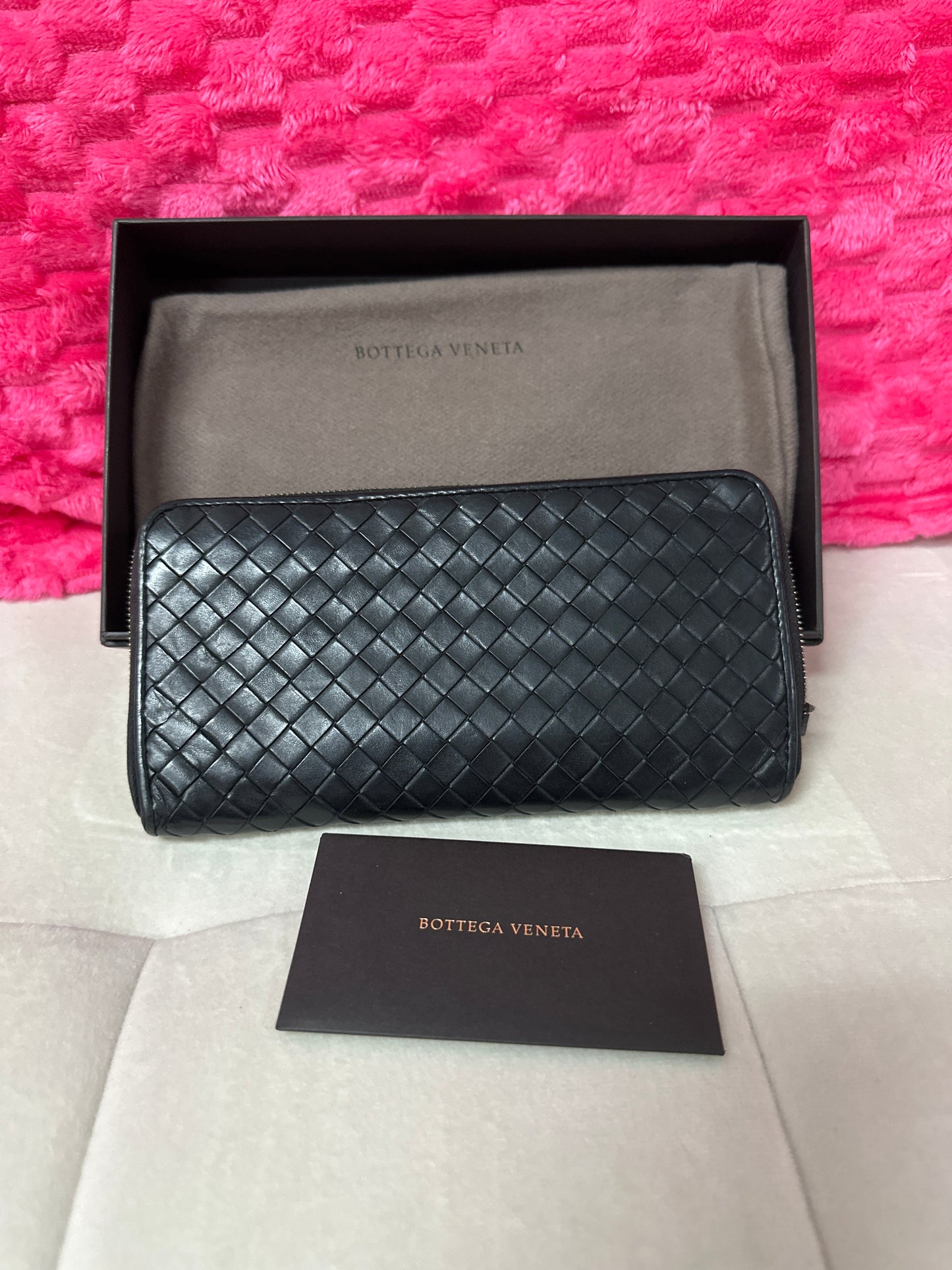 pre loved Botegga wallet zipper #36