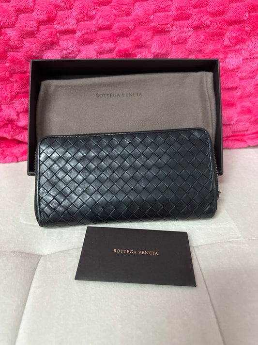 pre loved Botegga wallet zipper #36