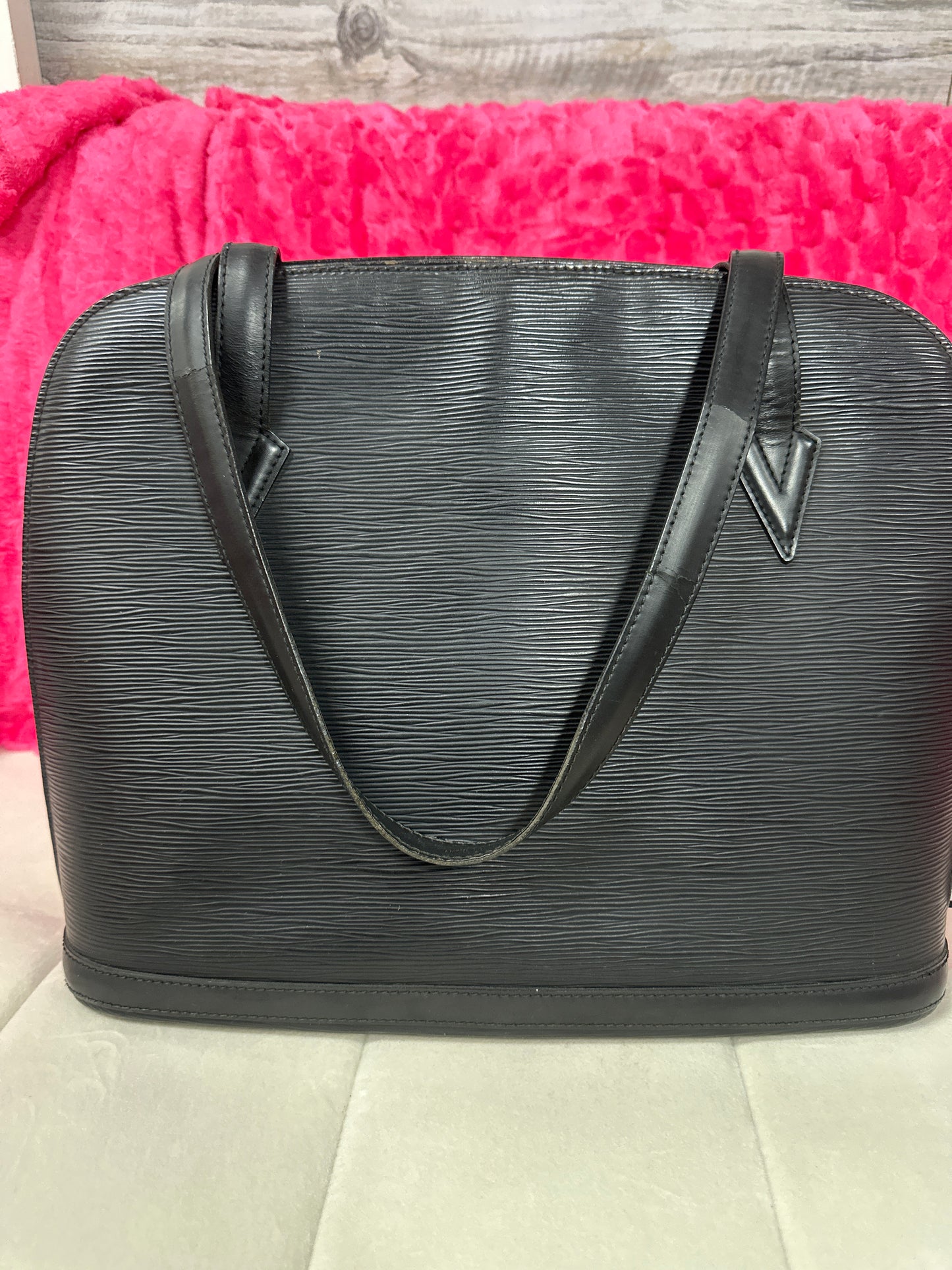 Pre-loved LV Epi Lussac #188