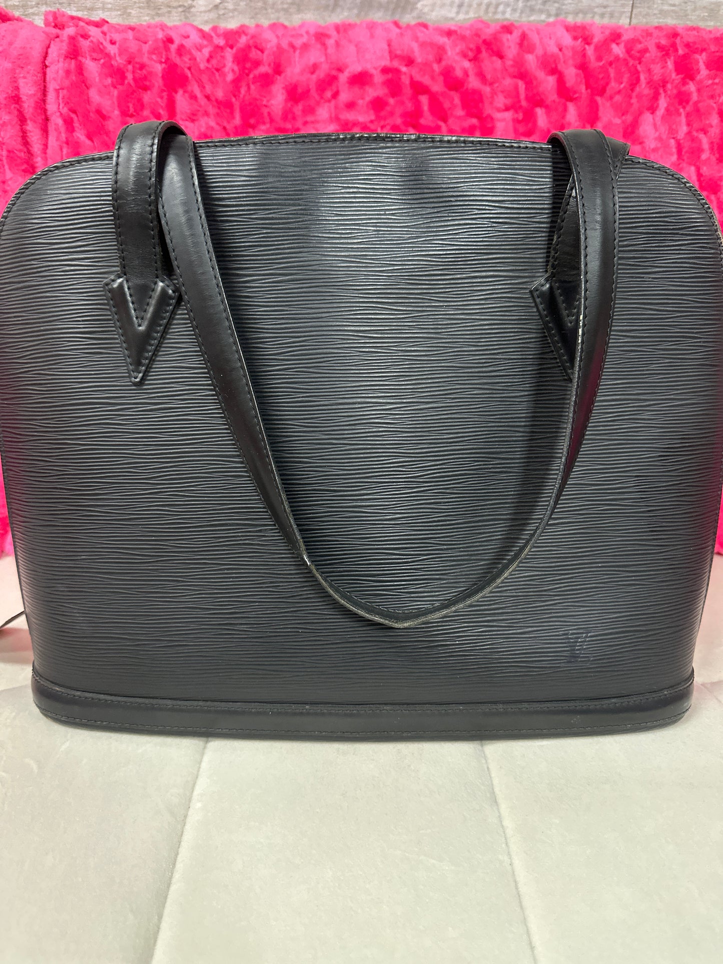 Pre-loved LV Epi Lussac #188