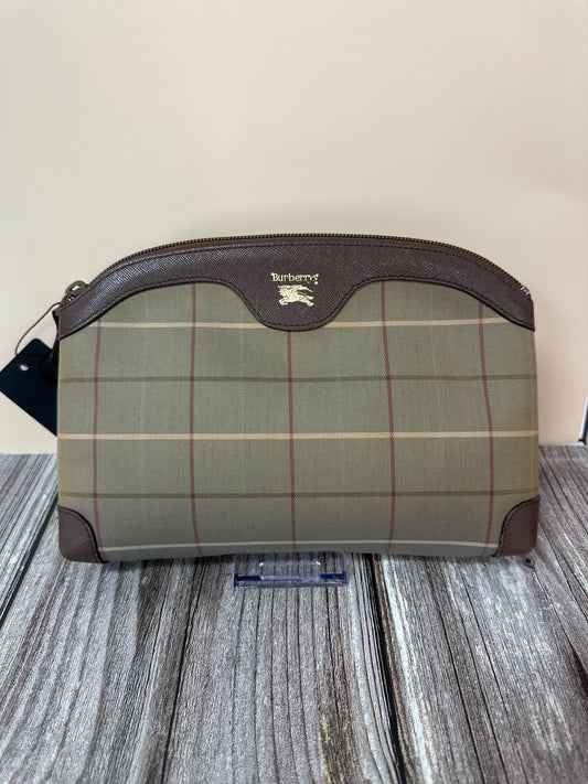 pre loved Burberry vintage pouch #11