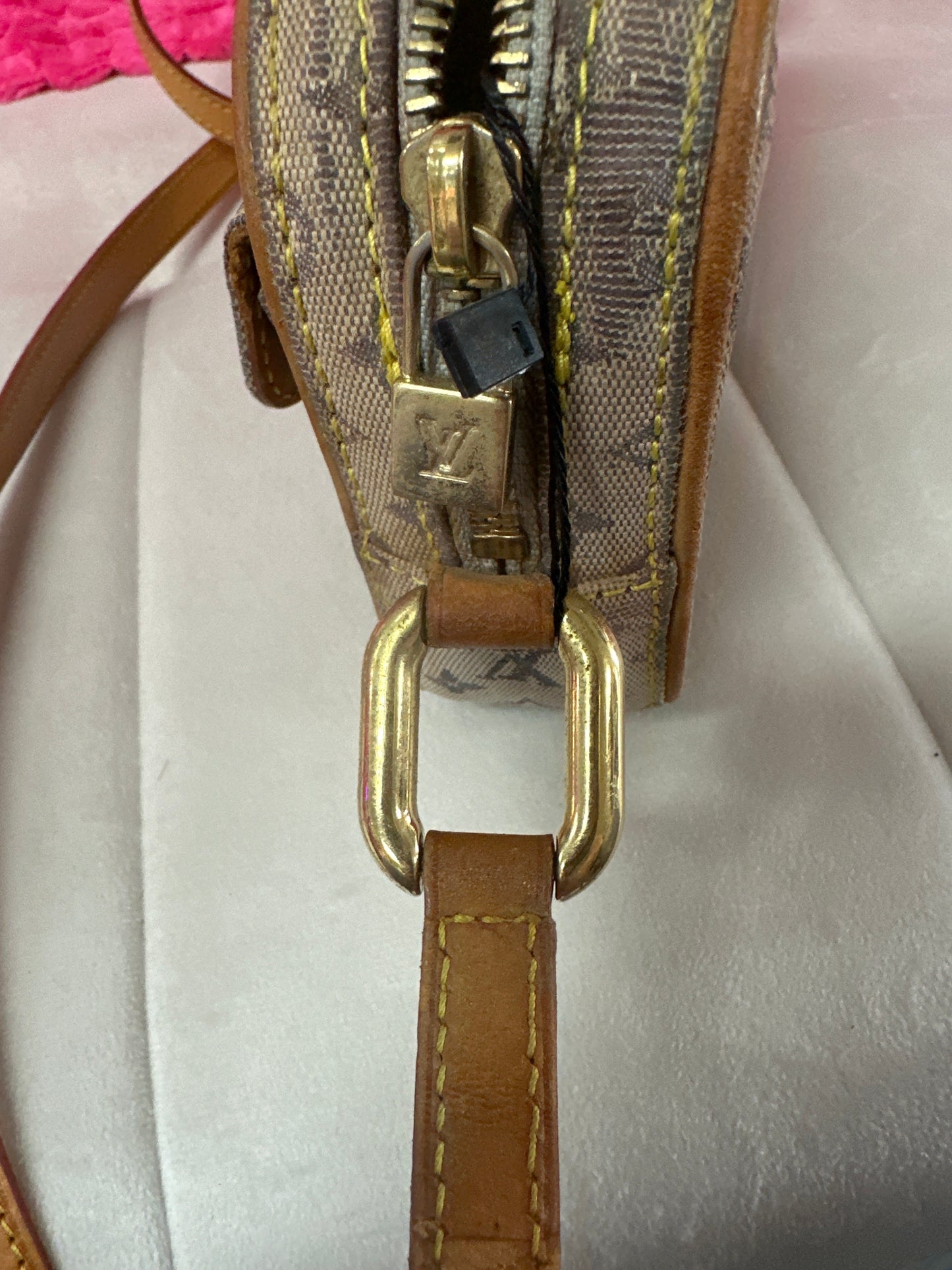 LV Mini Lyn crossbody preloved #138 cleaned prof
