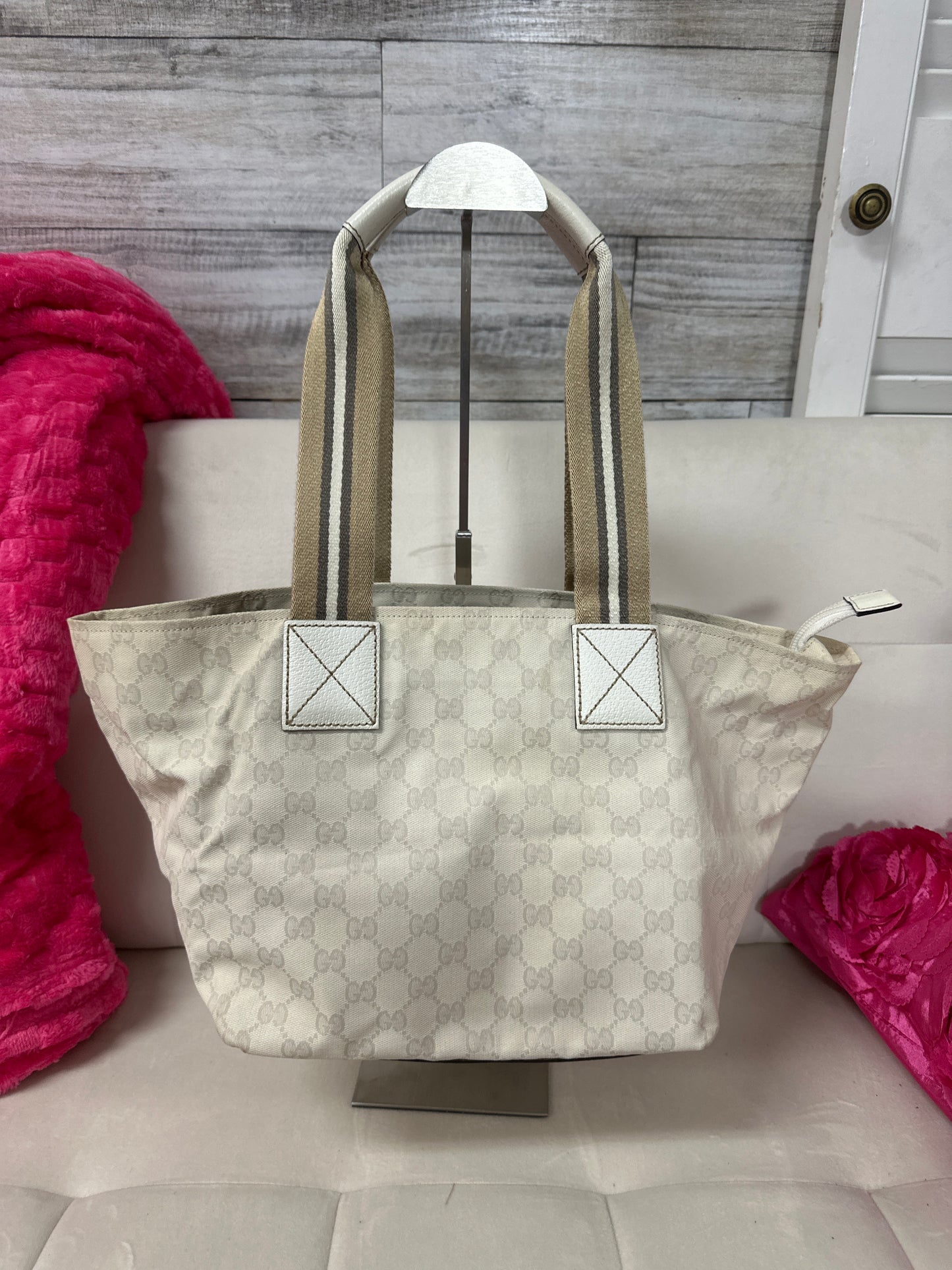 Pre Loved Gucci Cream #32