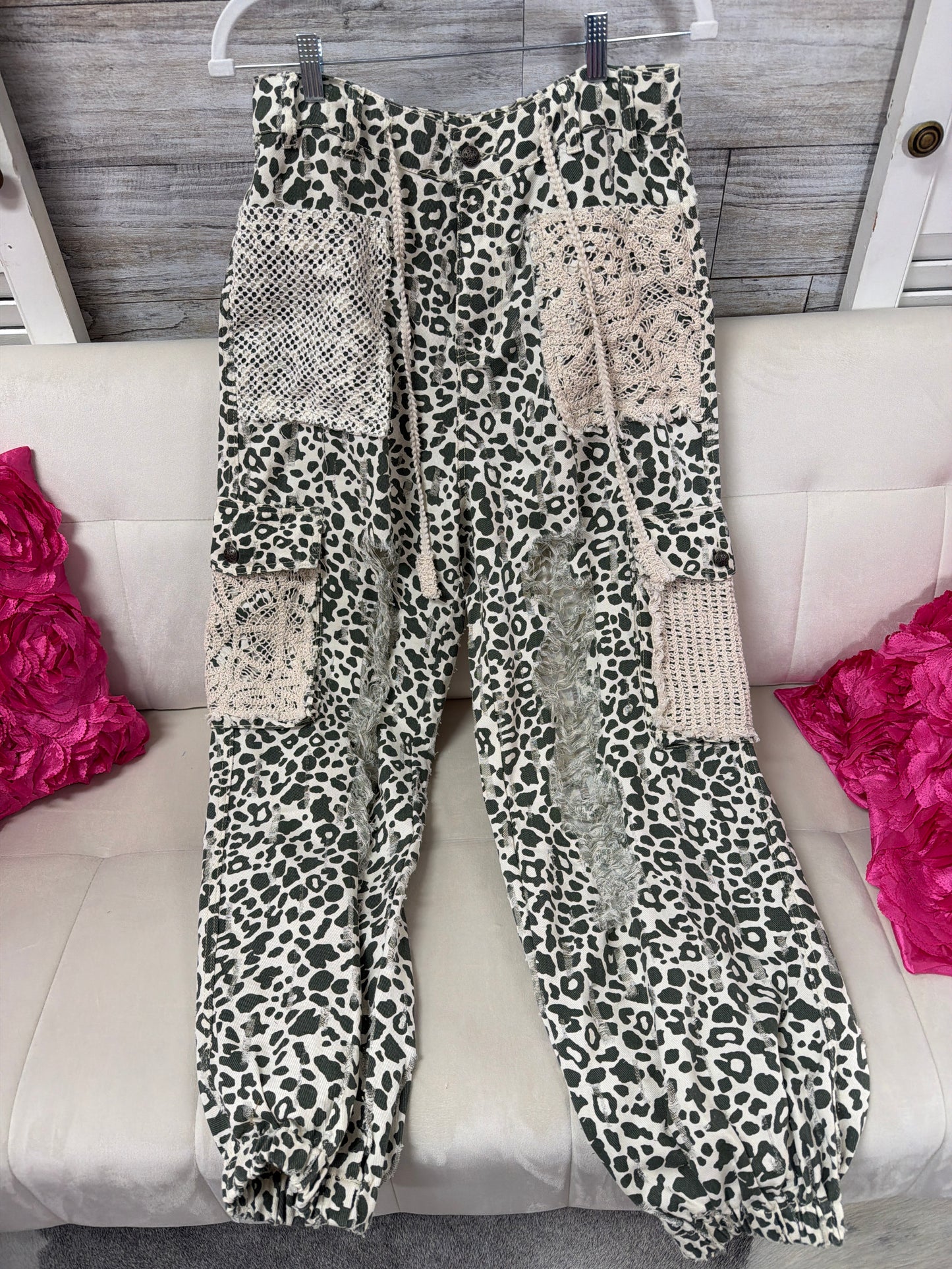 POL Jogger style pant w lace cream green leopard