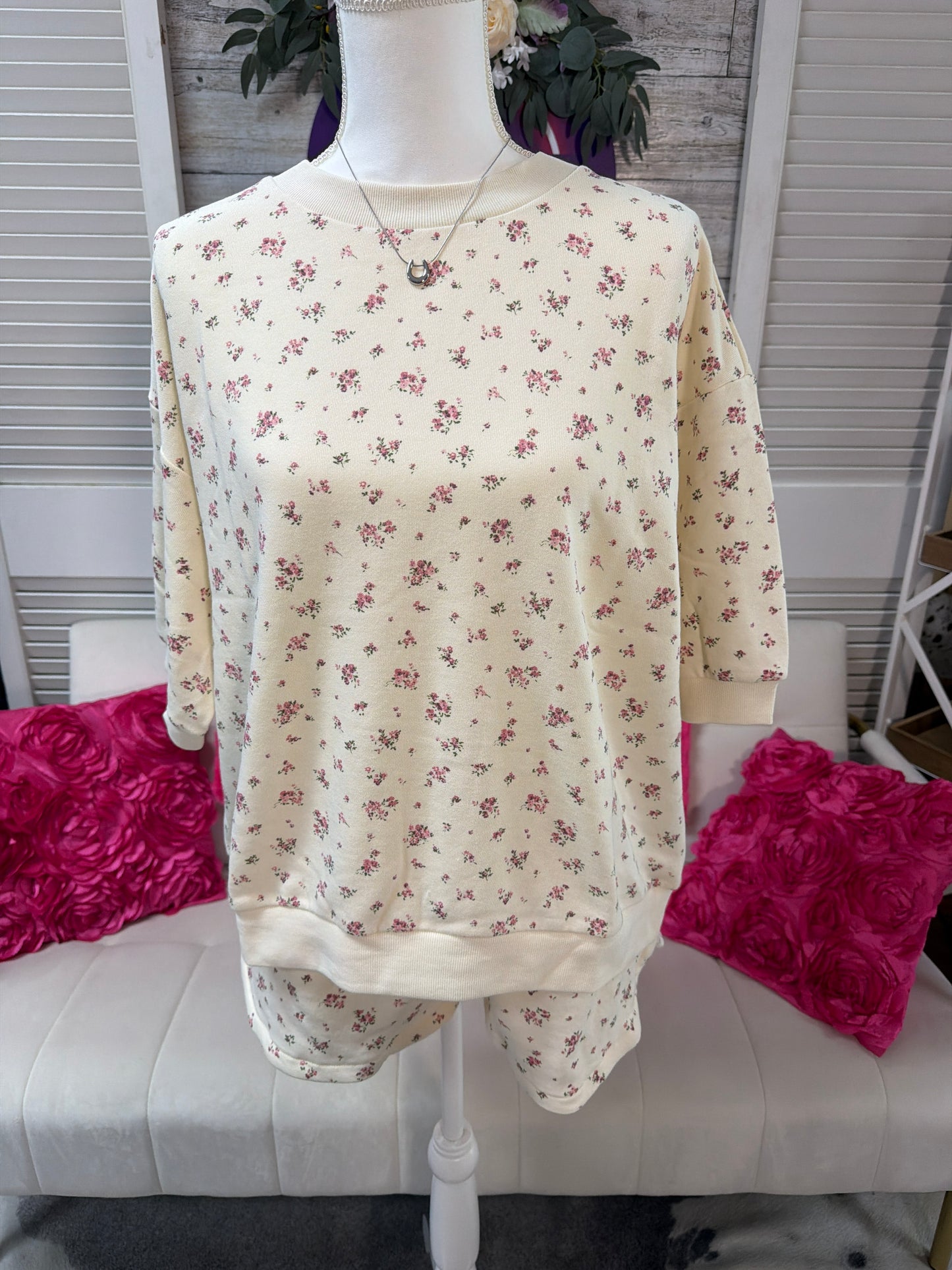 Floral elastic waist shorts