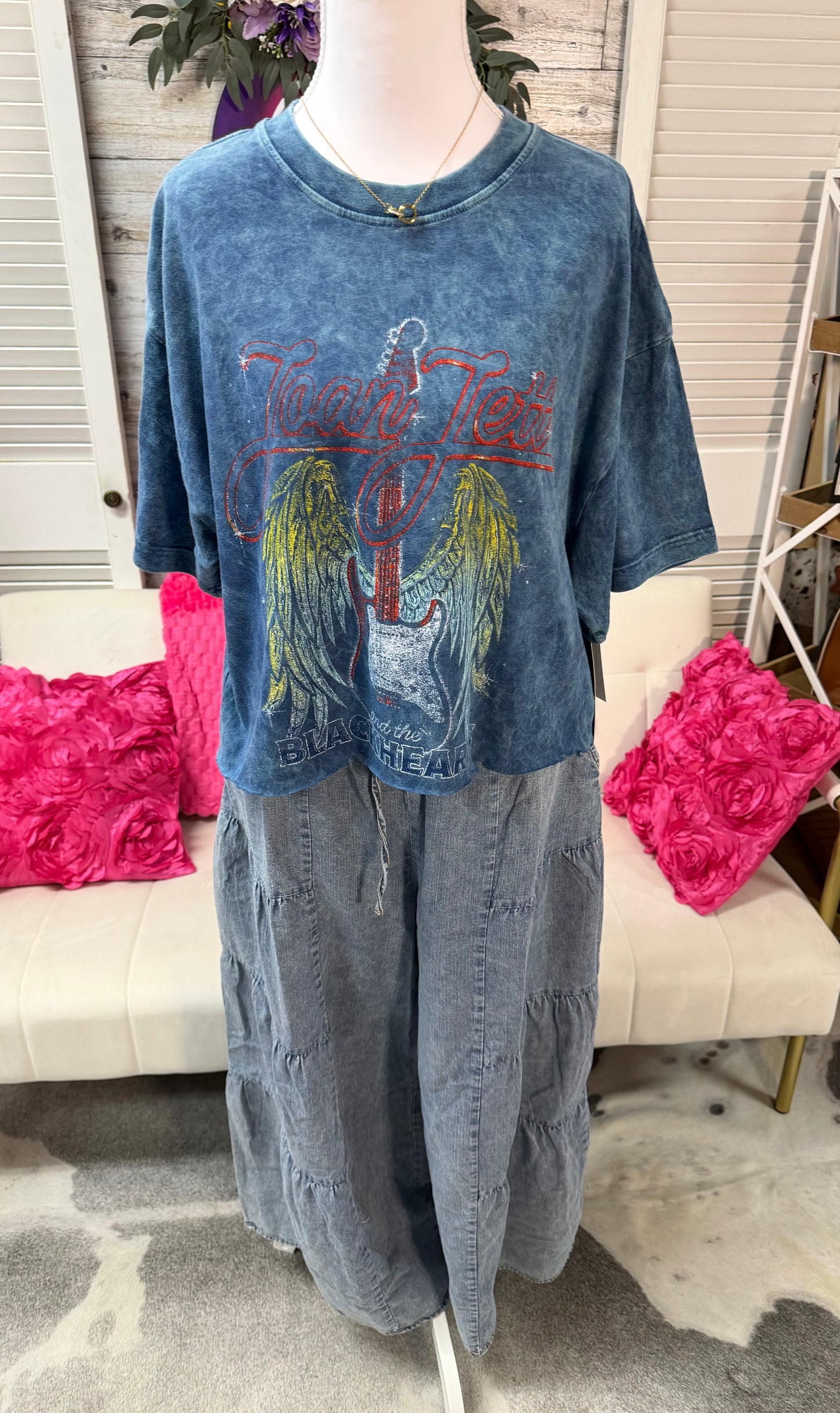 Joan Jett semi crop oversized