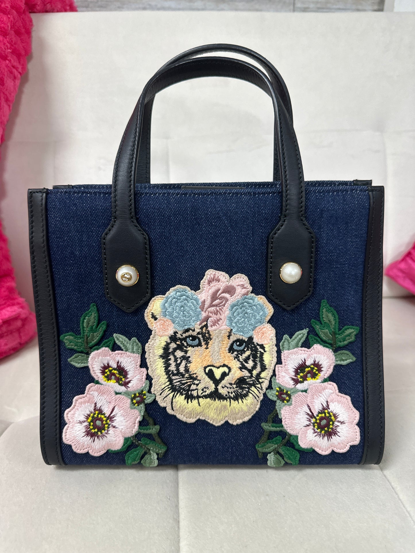 pre loved Gucci Embroider Tiger Collector edition great condition #08