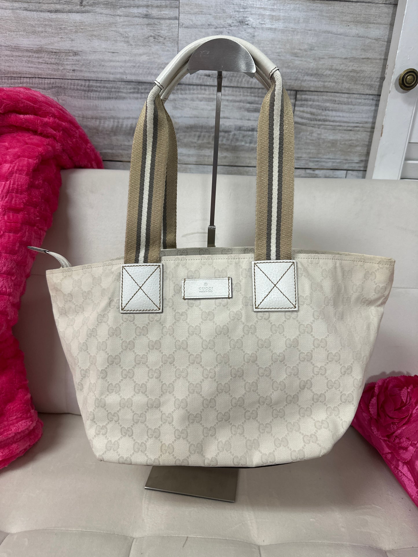 Pre Loved Gucci Cream #32