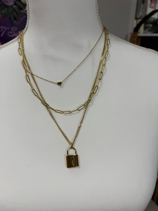 18K no tarnish chain necklace w lock
