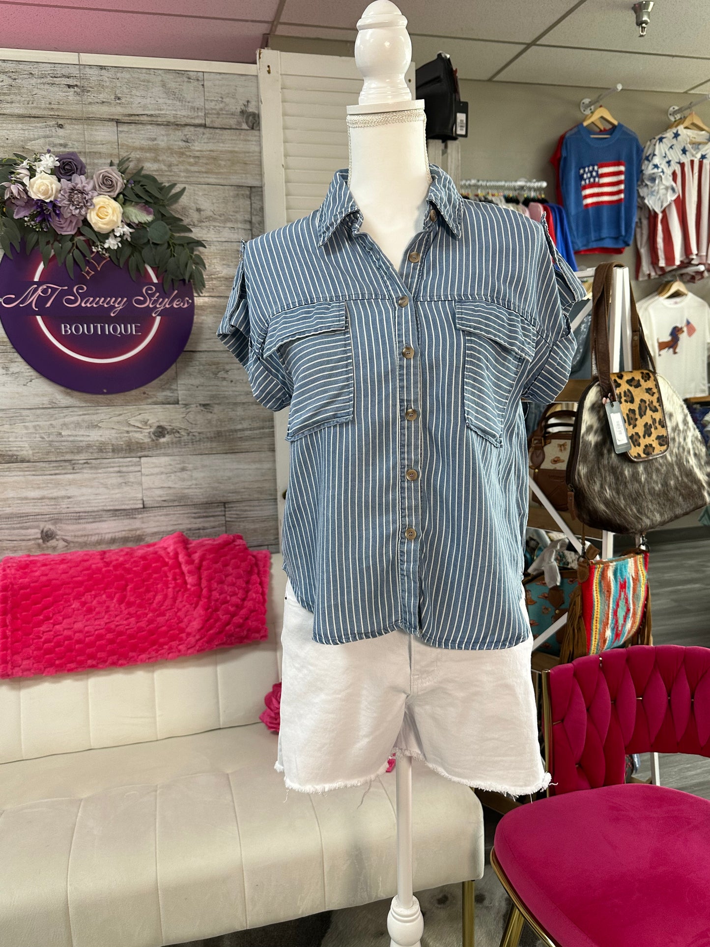 Acid washed frayed cutoff hem shorts