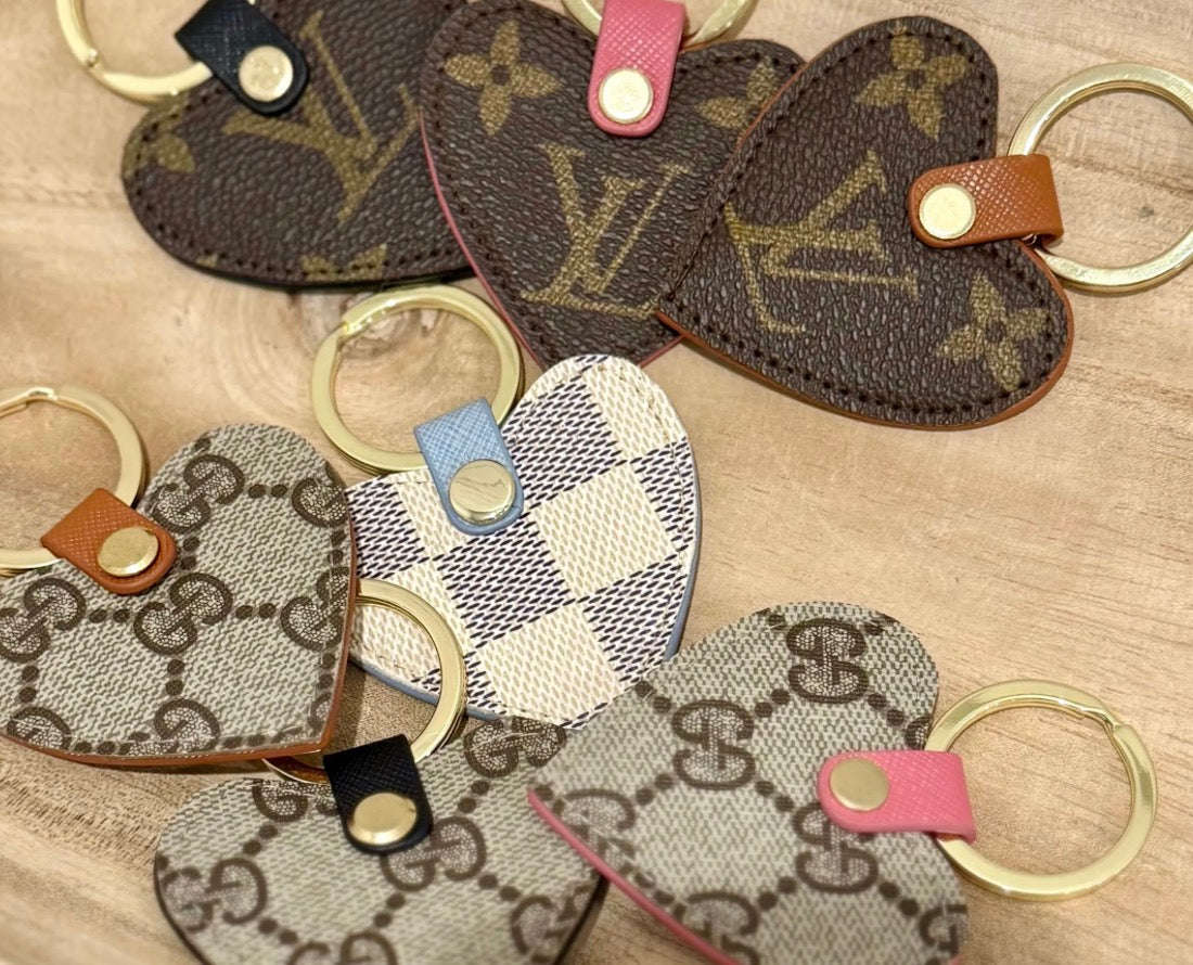Upcycled heart key chain damier Azur