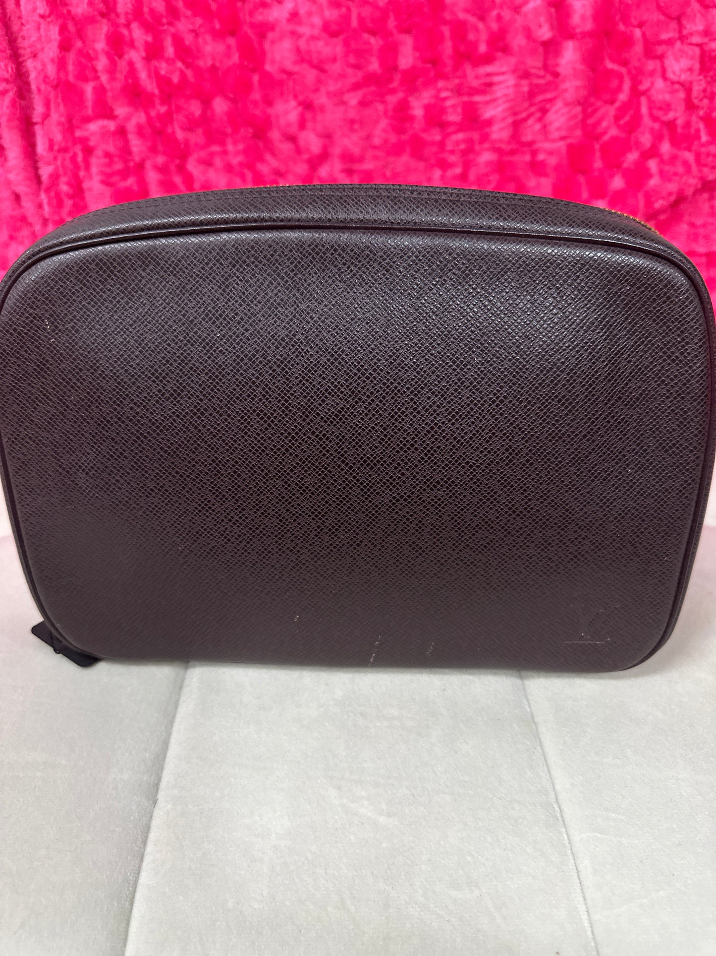 Pre loved LV taiga vintage GM pouch #55