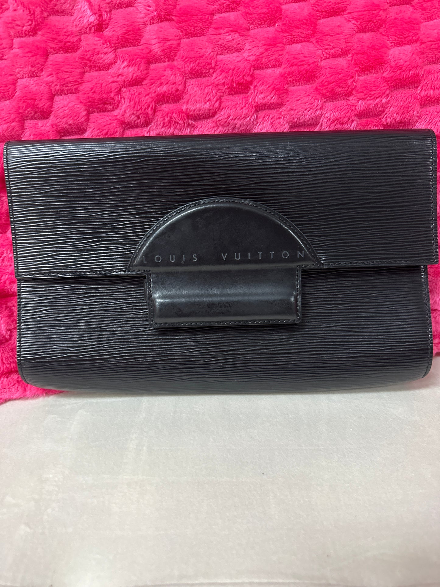 LV black epi clutch #92