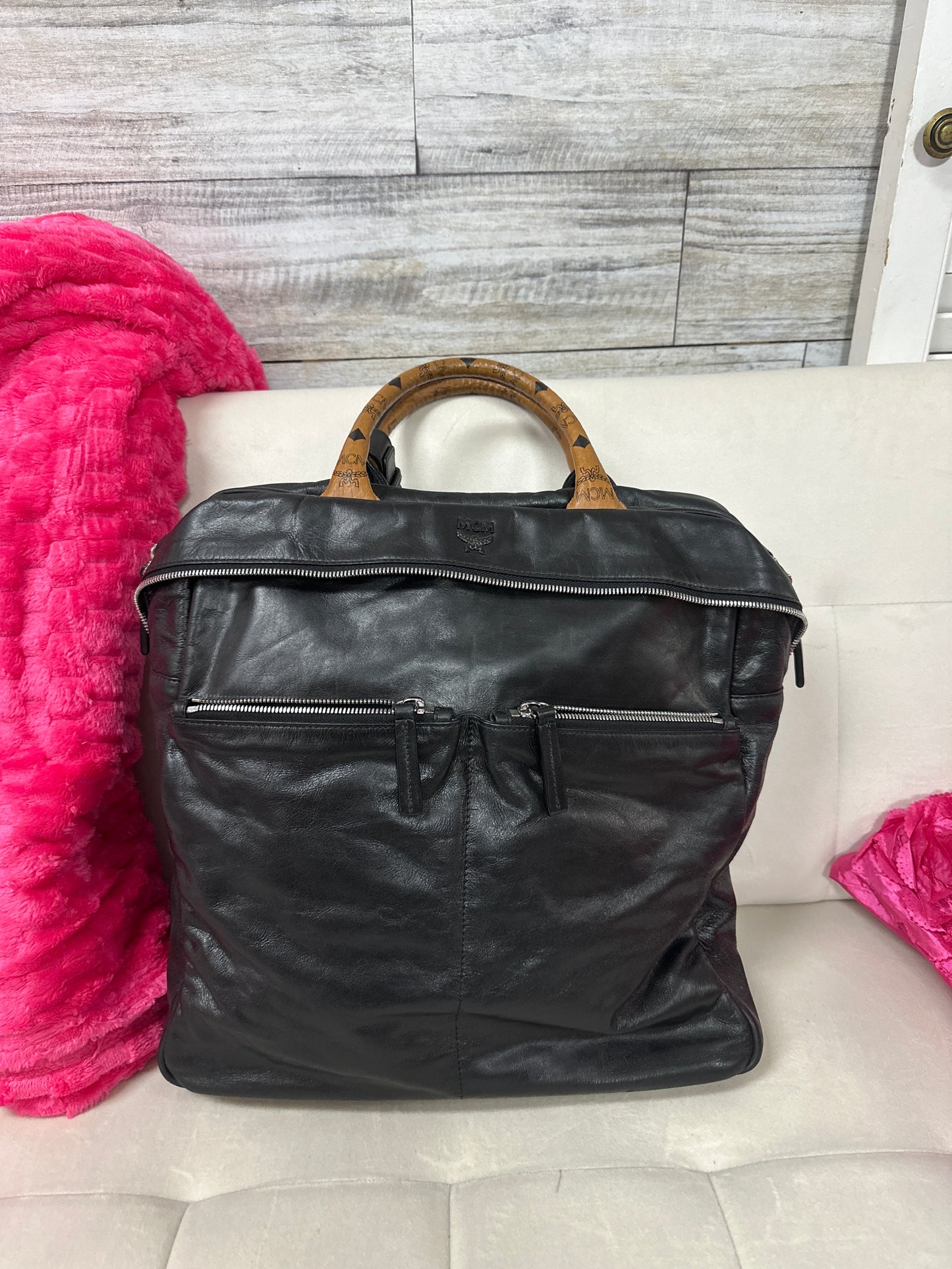 MCM Black lg w top handle #87