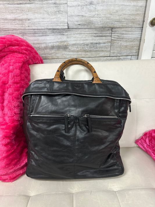 MCM Black lg w top handle #87